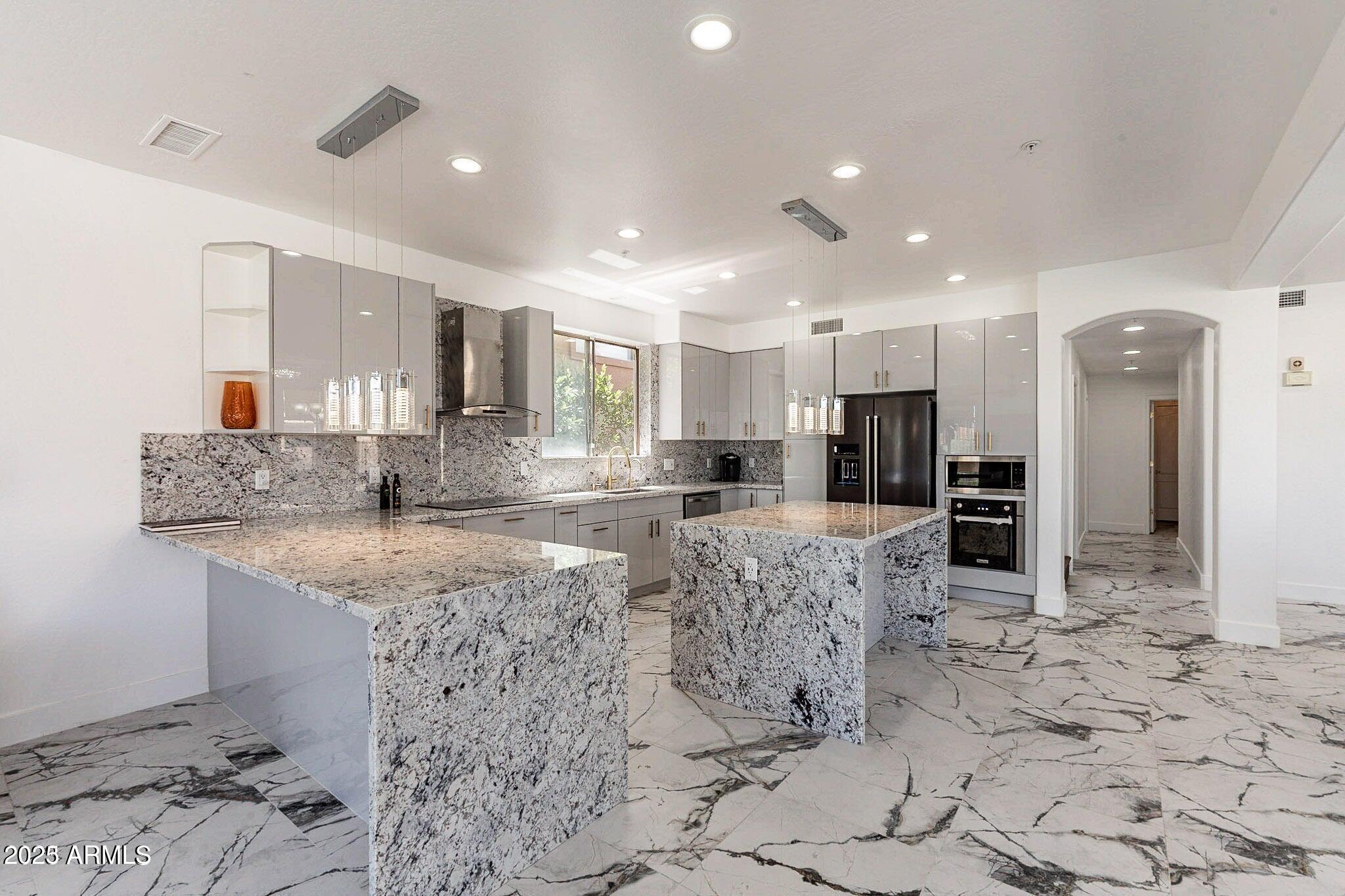 11525 E DESERT WILLOW Drive