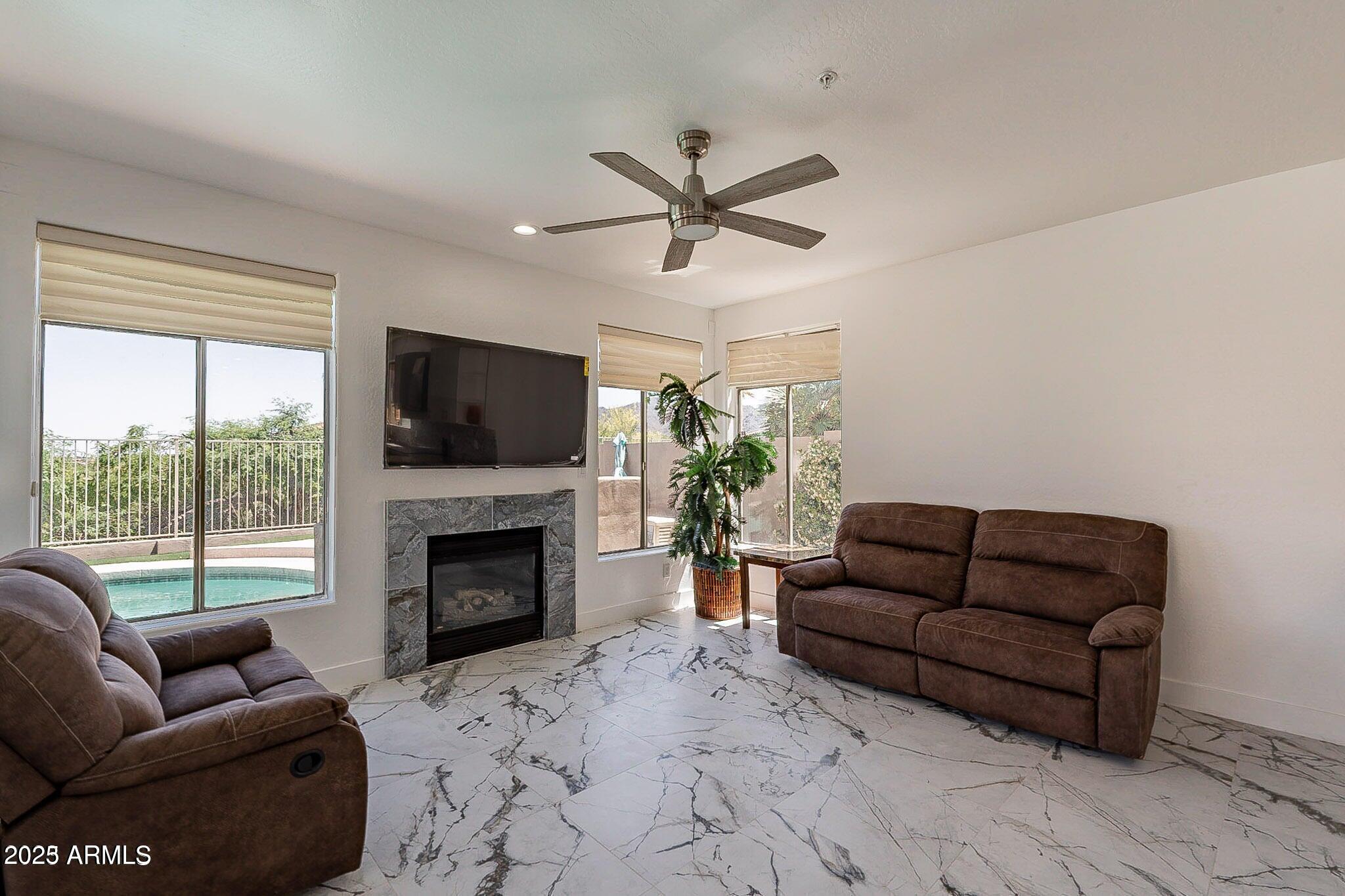 11525 E DESERT WILLOW Drive