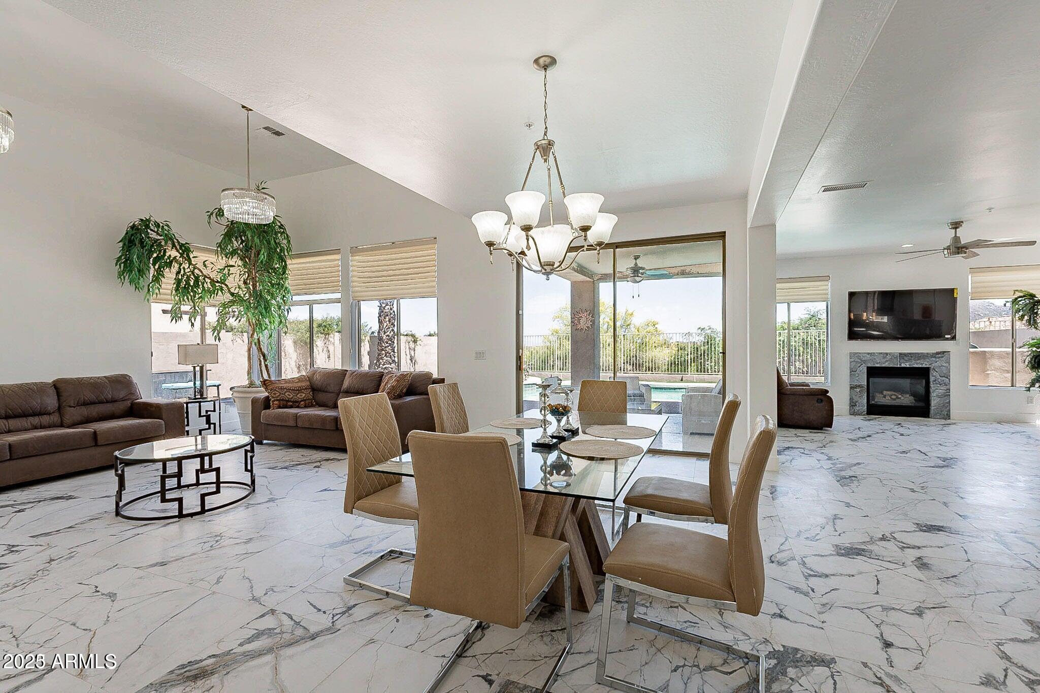11525 E DESERT WILLOW Drive