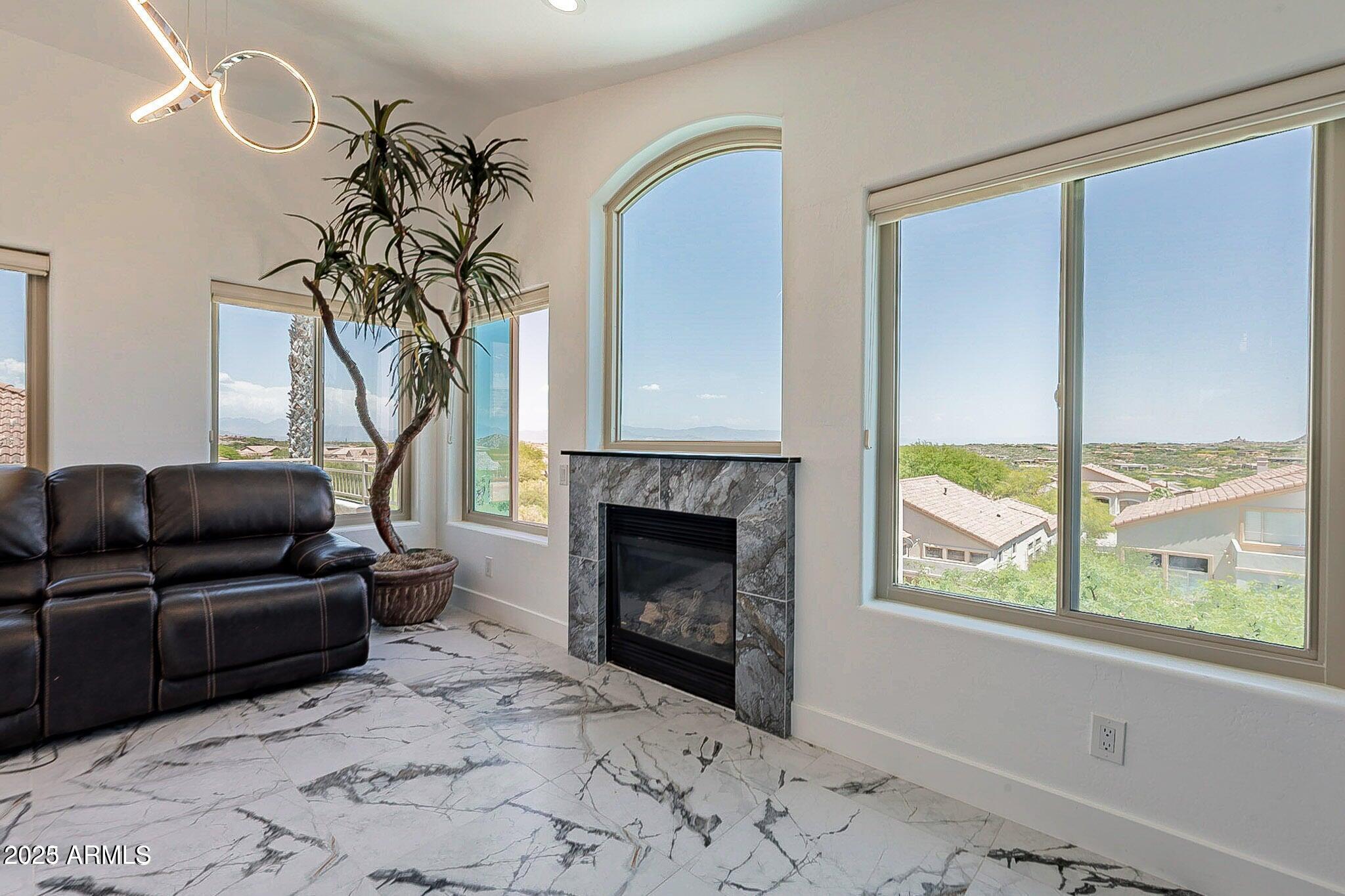 11525 E DESERT WILLOW Drive