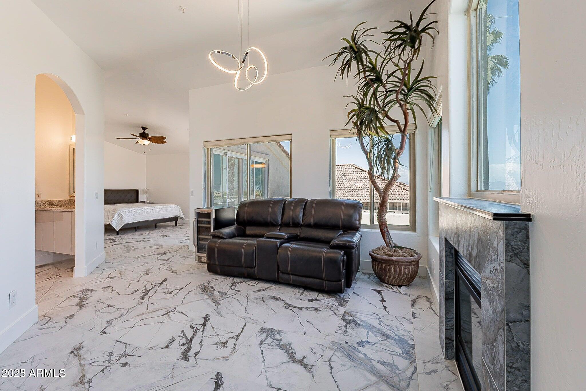 11525 E DESERT WILLOW Drive