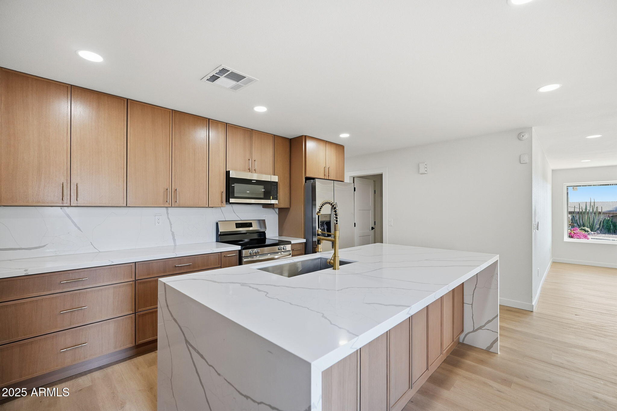 2416 E PIESTEWA PEAK Drive