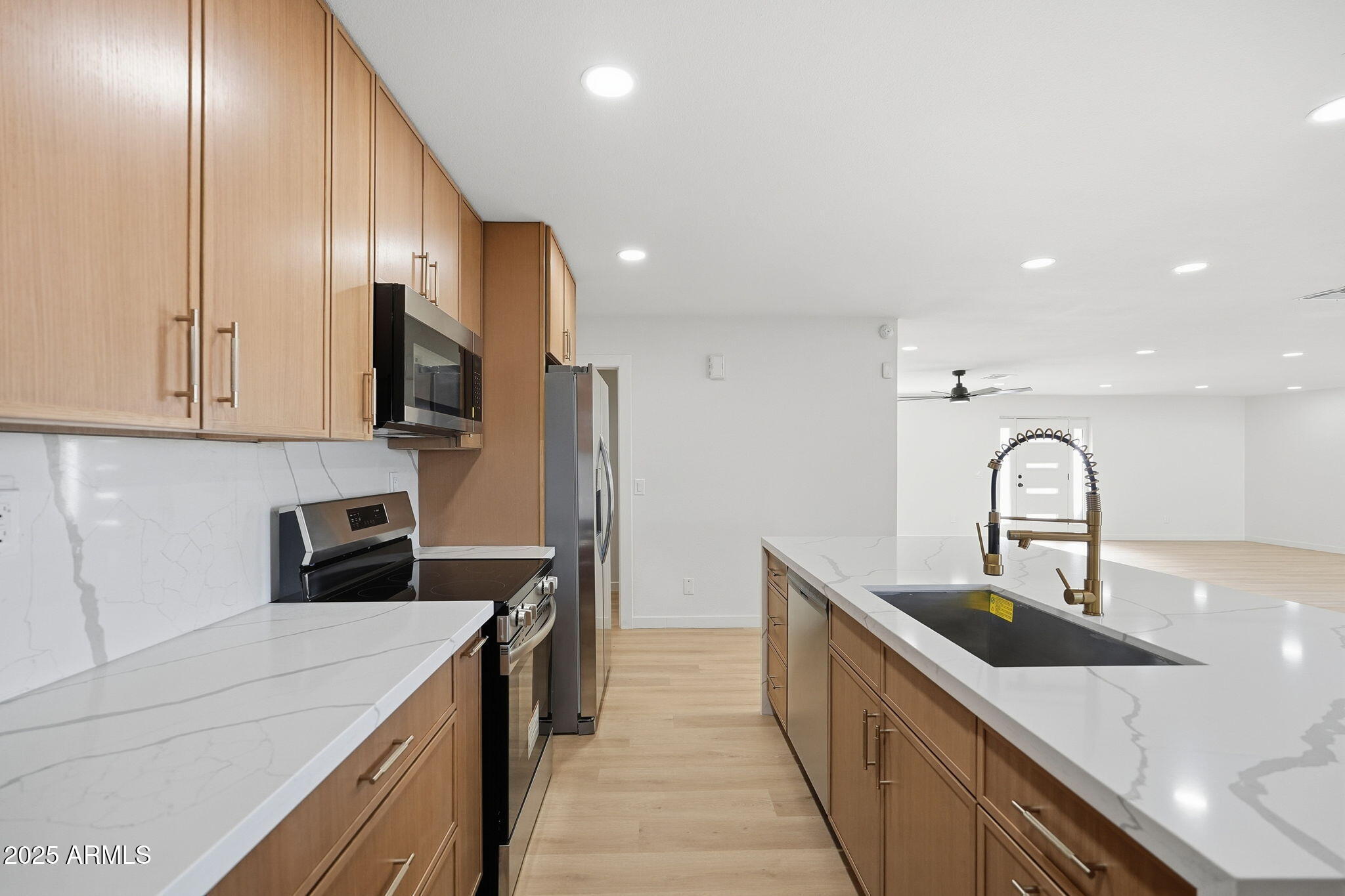 2416 E PIESTEWA PEAK Drive