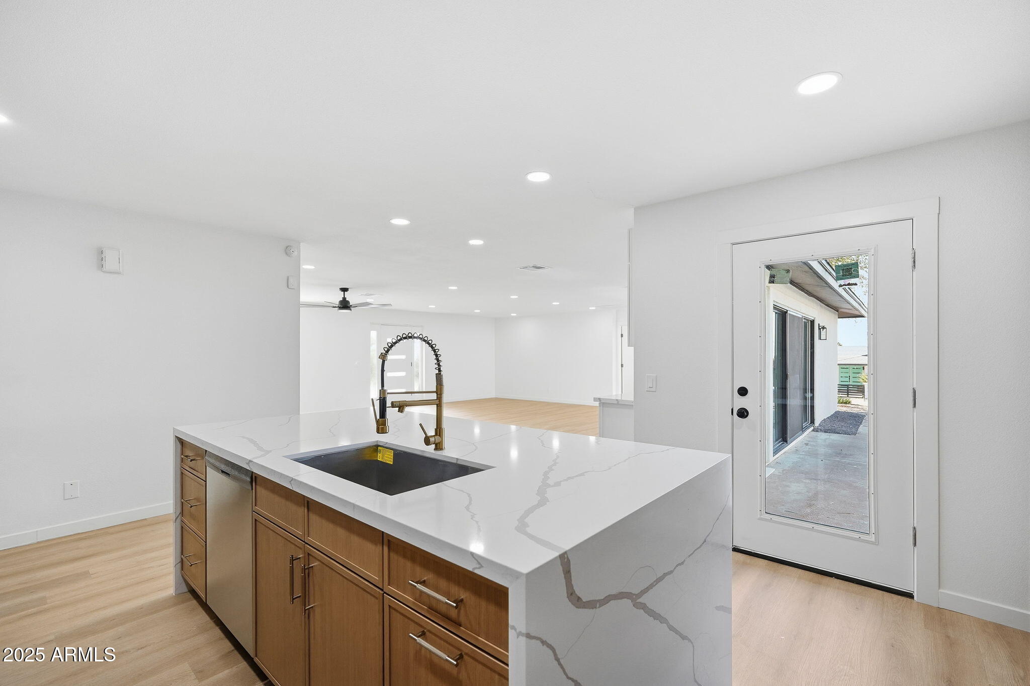 2416 E PIESTEWA PEAK Drive