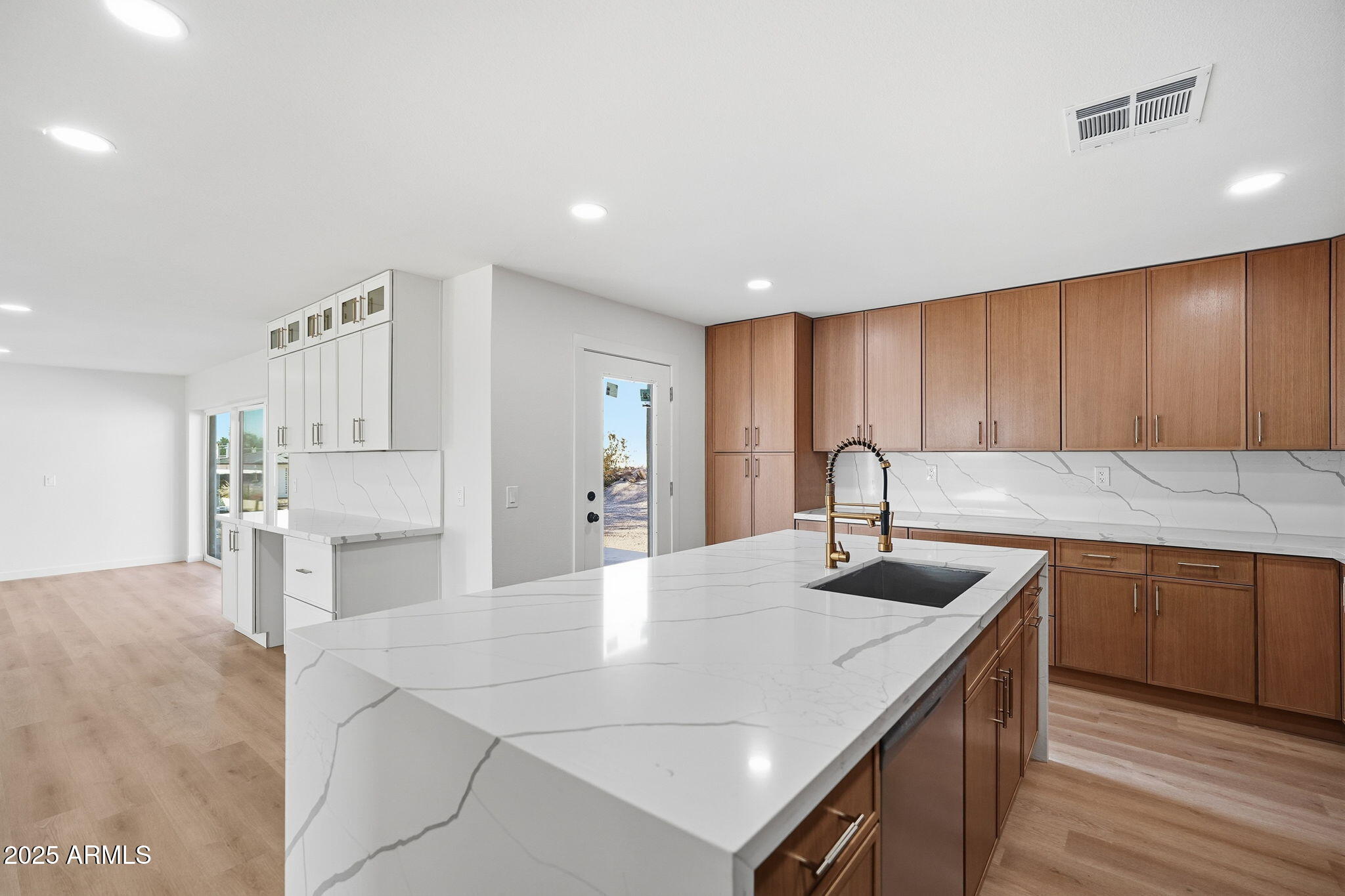 2416 E PIESTEWA PEAK Drive