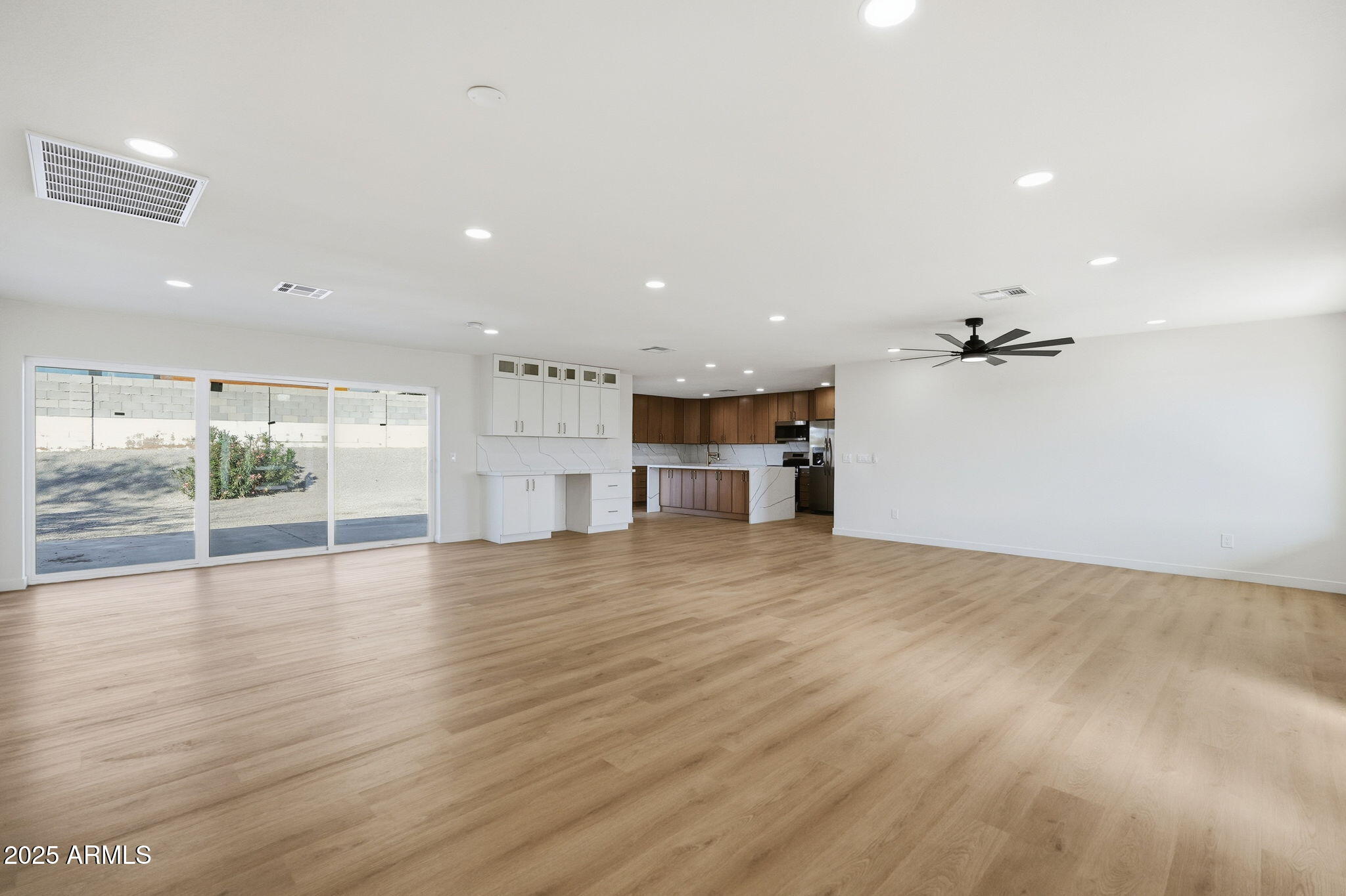 2416 E PIESTEWA PEAK Drive
