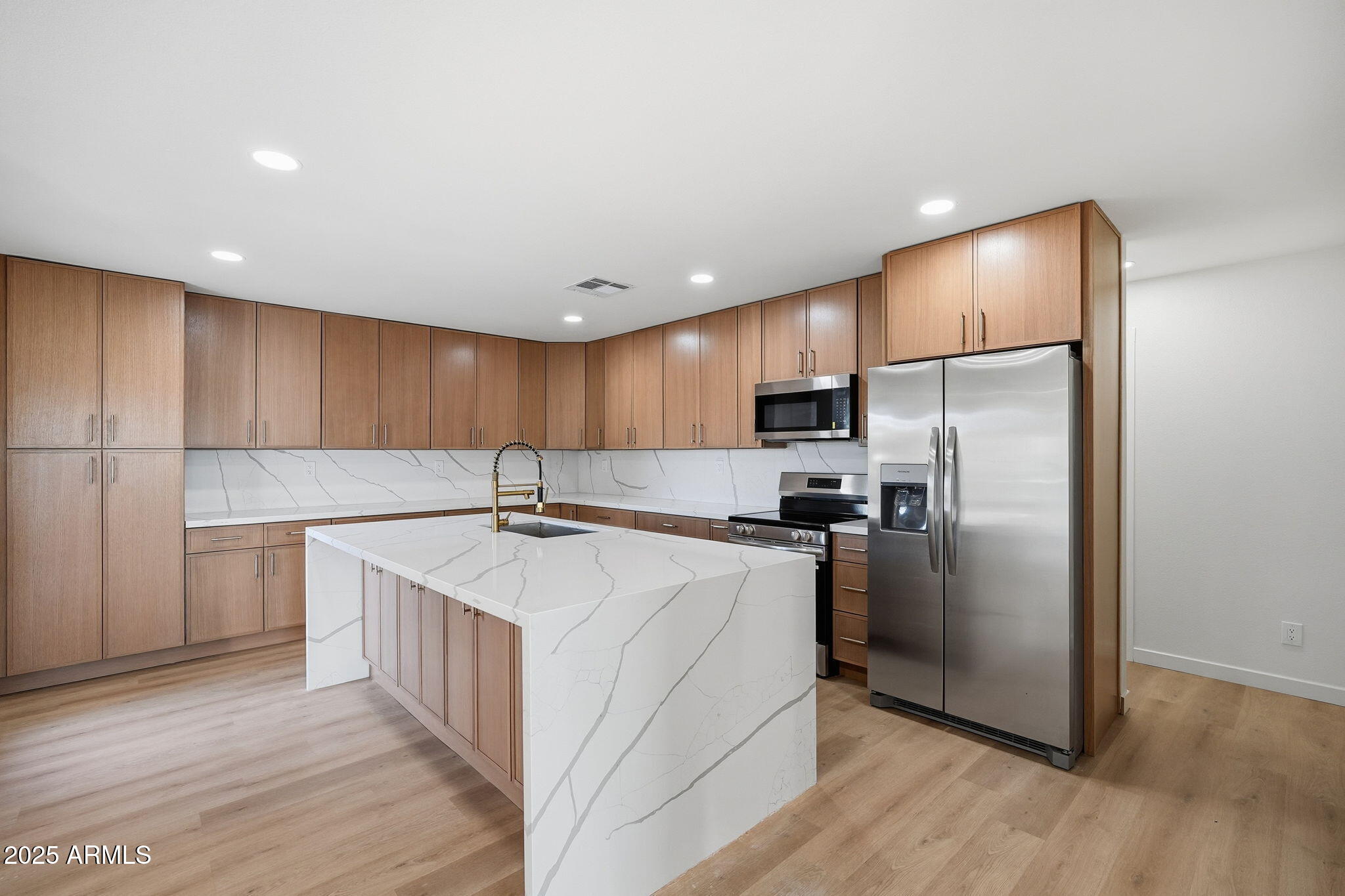 2416 E PIESTEWA PEAK Drive