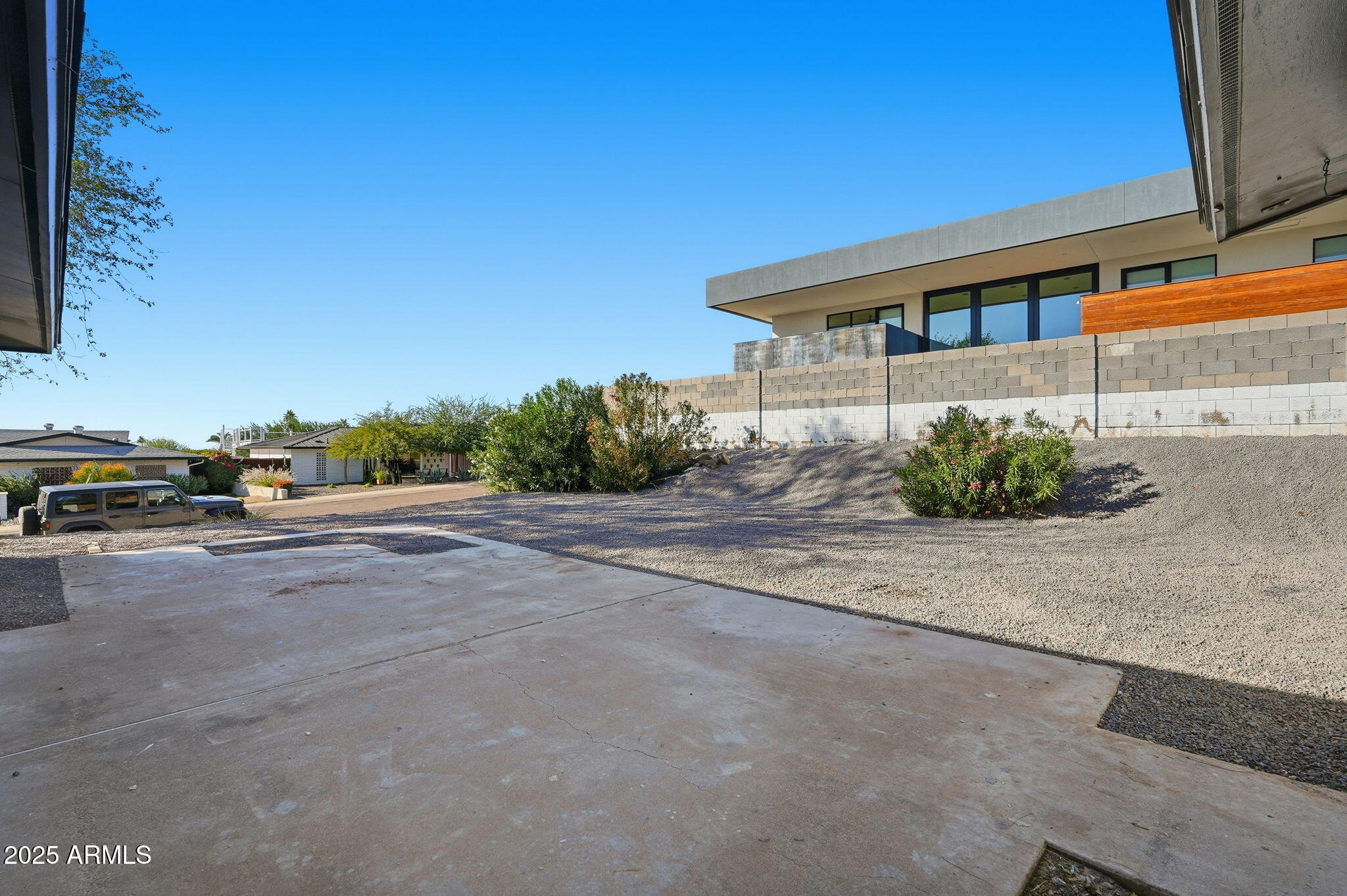 2416 E PIESTEWA PEAK Drive