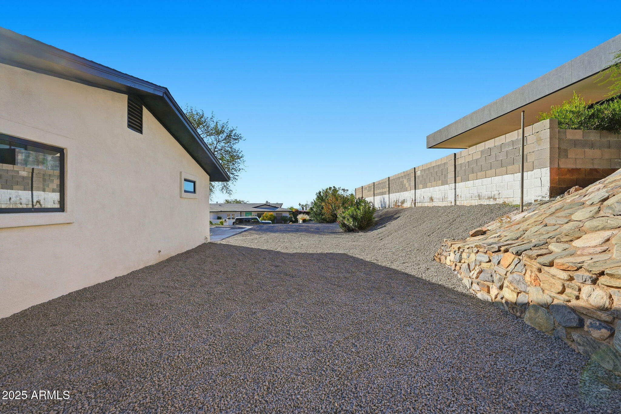 2416 E PIESTEWA PEAK Drive
