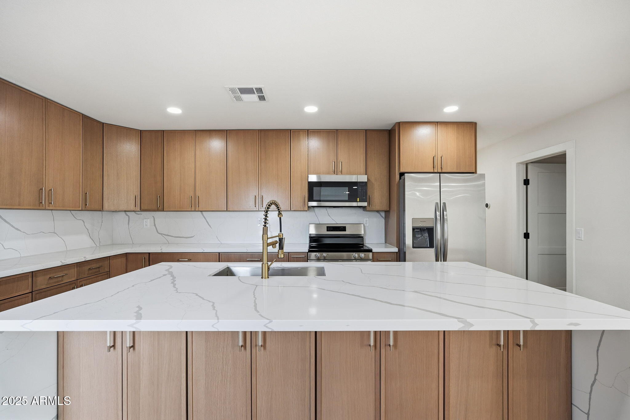 2416 E PIESTEWA PEAK Drive