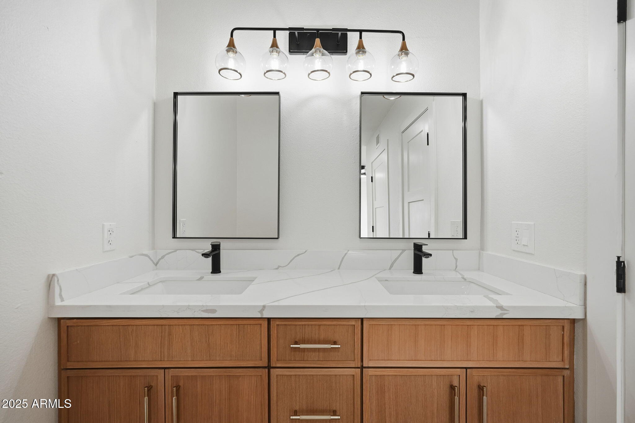 2416 E PIESTEWA PEAK Drive