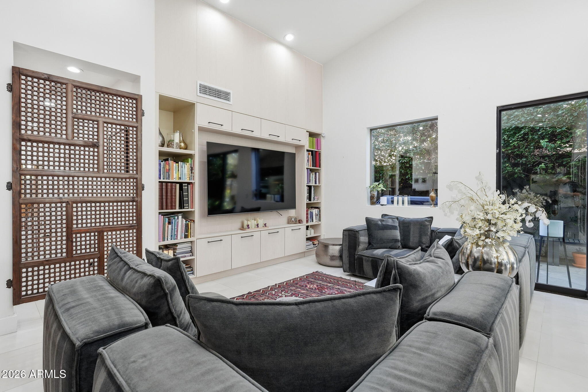 7327 E RUSTLING Pass