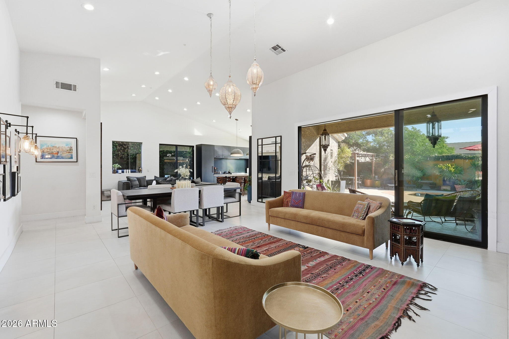 7327 E RUSTLING Pass