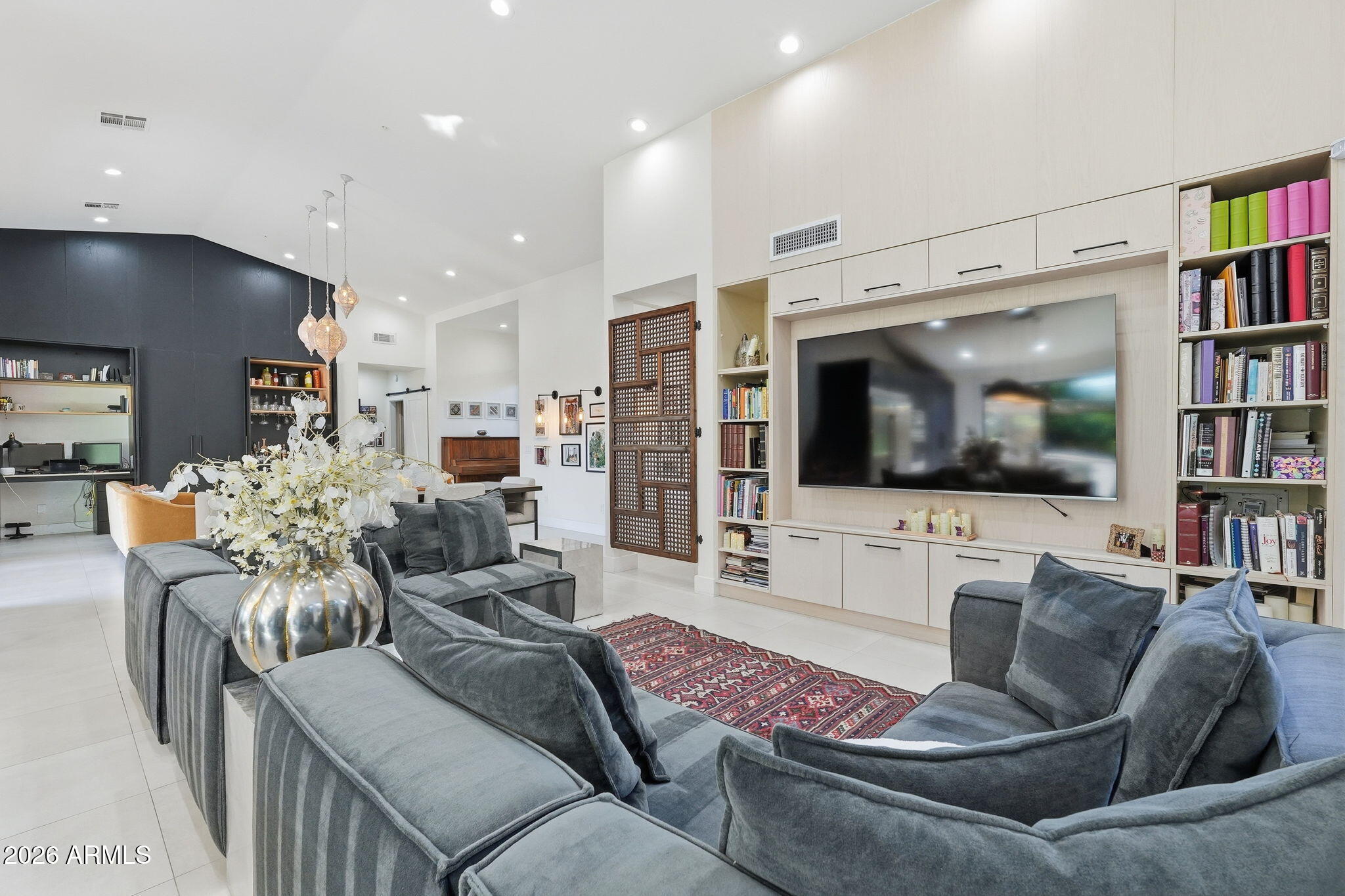 7327 E RUSTLING Pass