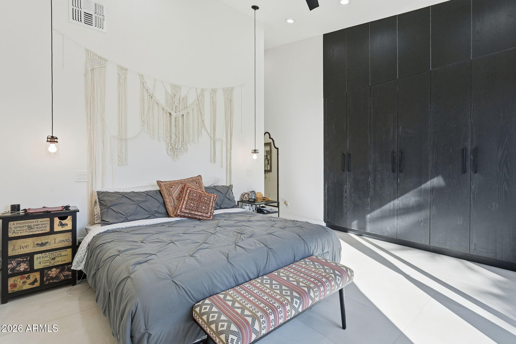 7327 E RUSTLING Pass