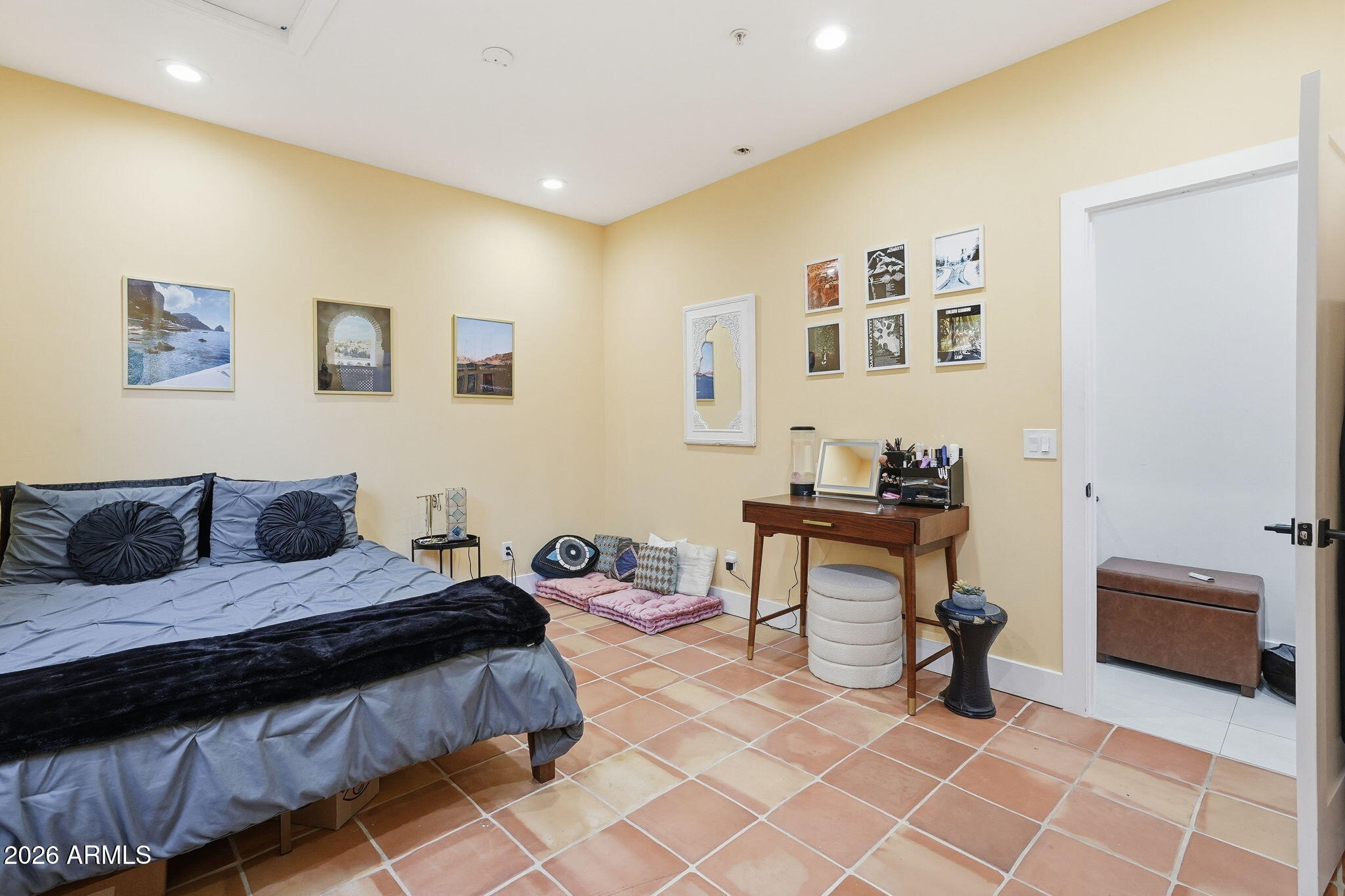 7327 E RUSTLING Pass