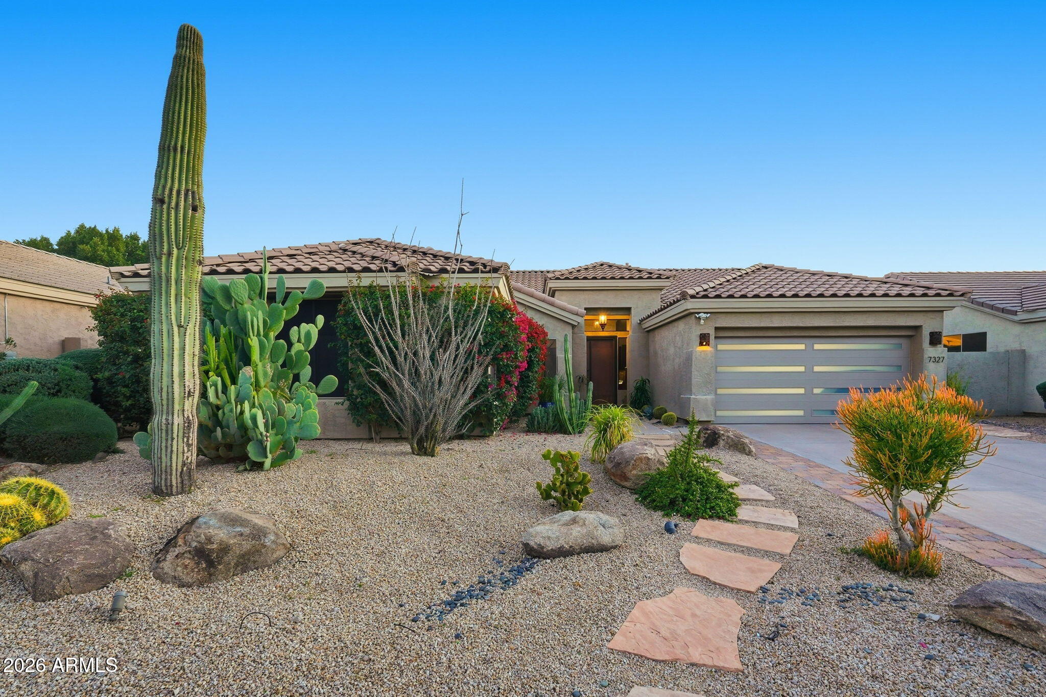 7327 E RUSTLING Pass