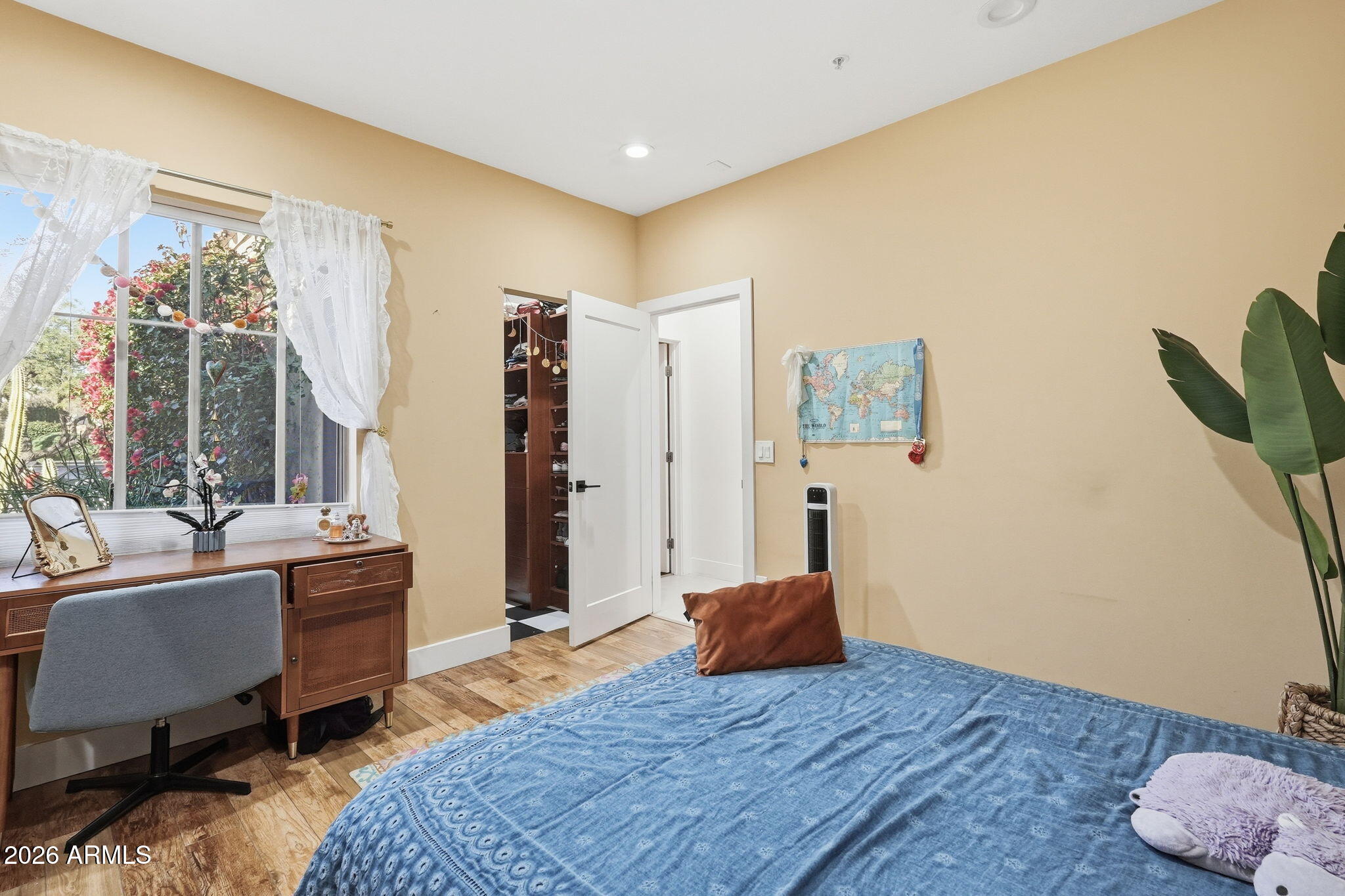 7327 E RUSTLING Pass