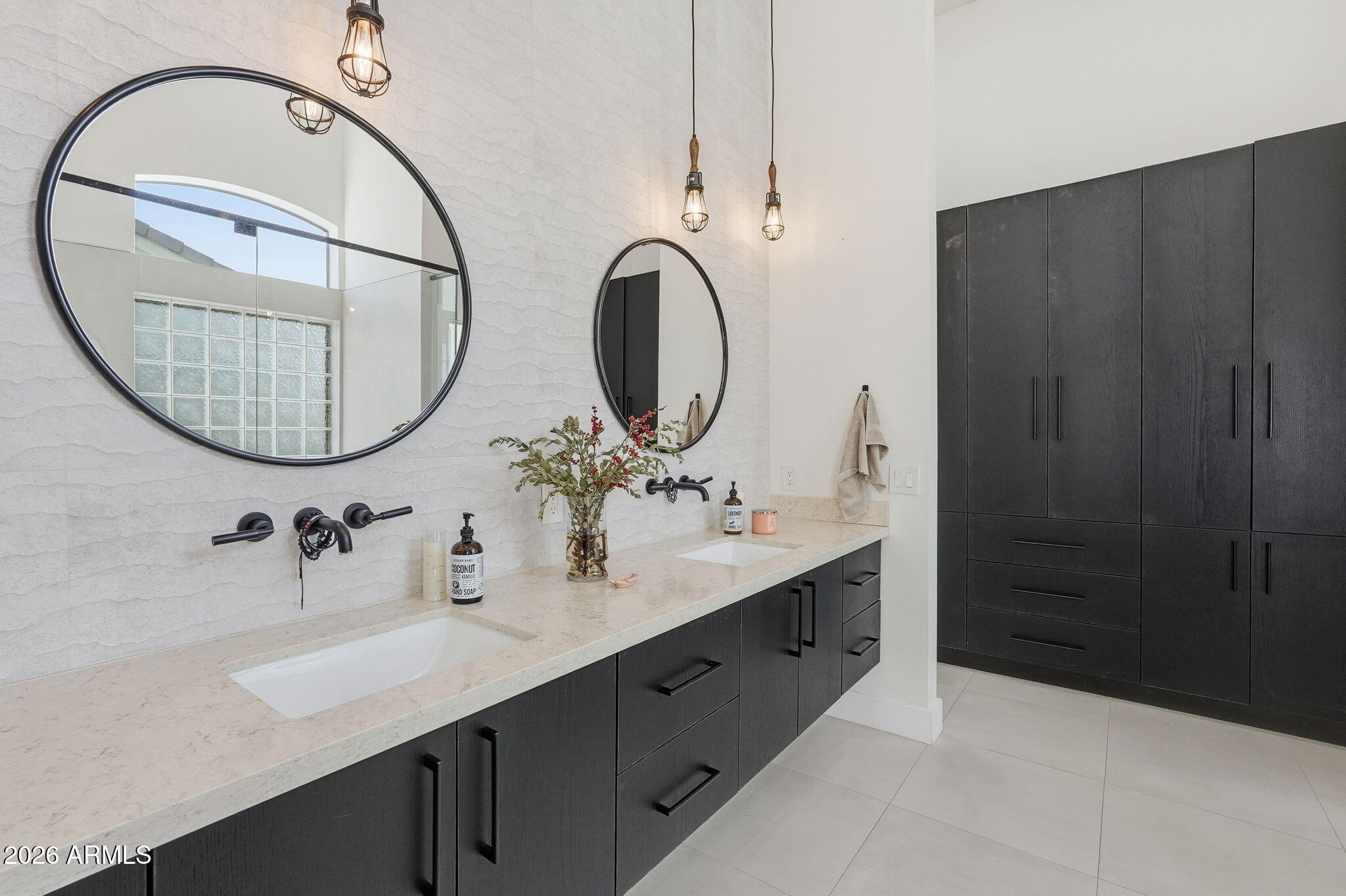 7327 E RUSTLING Pass