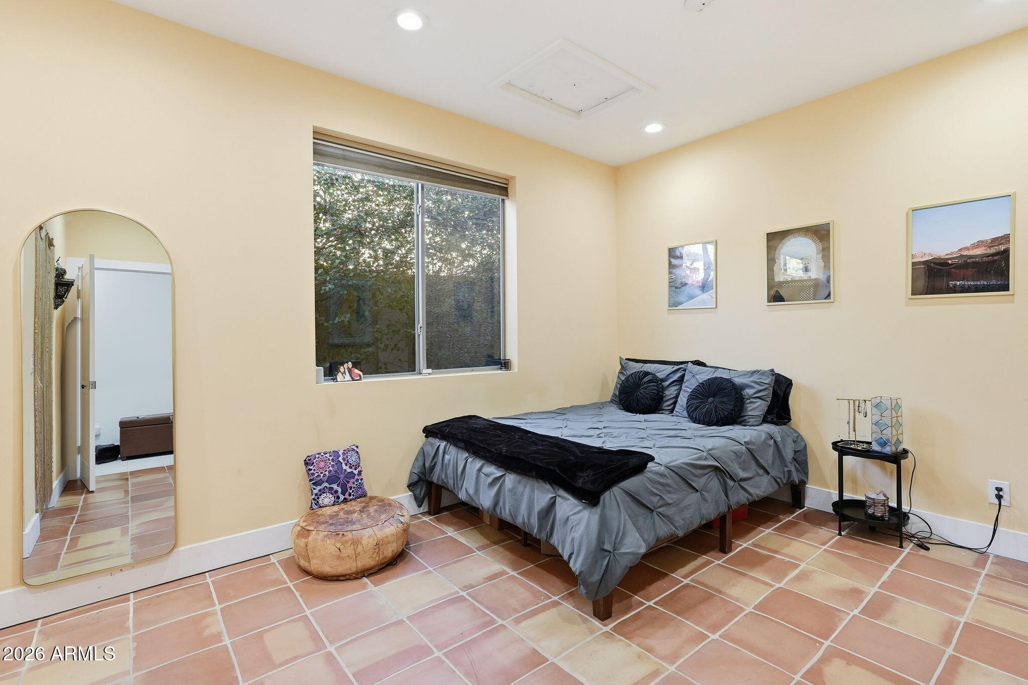 7327 E RUSTLING Pass