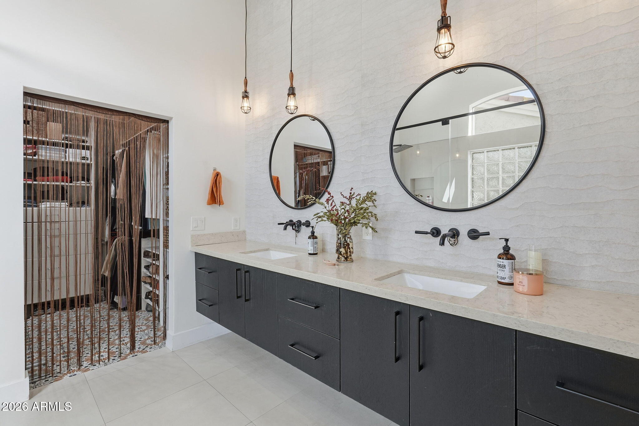 7327 E RUSTLING Pass