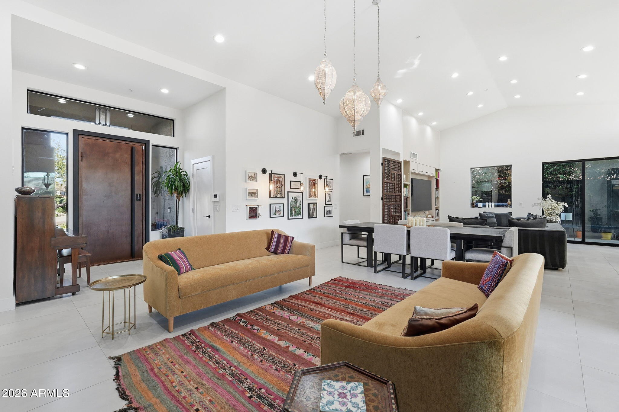 7327 E RUSTLING Pass