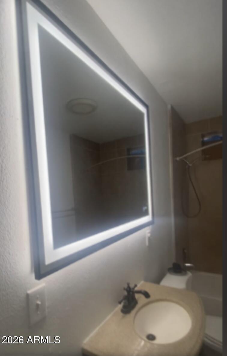 2045 W WASHINGTON Street