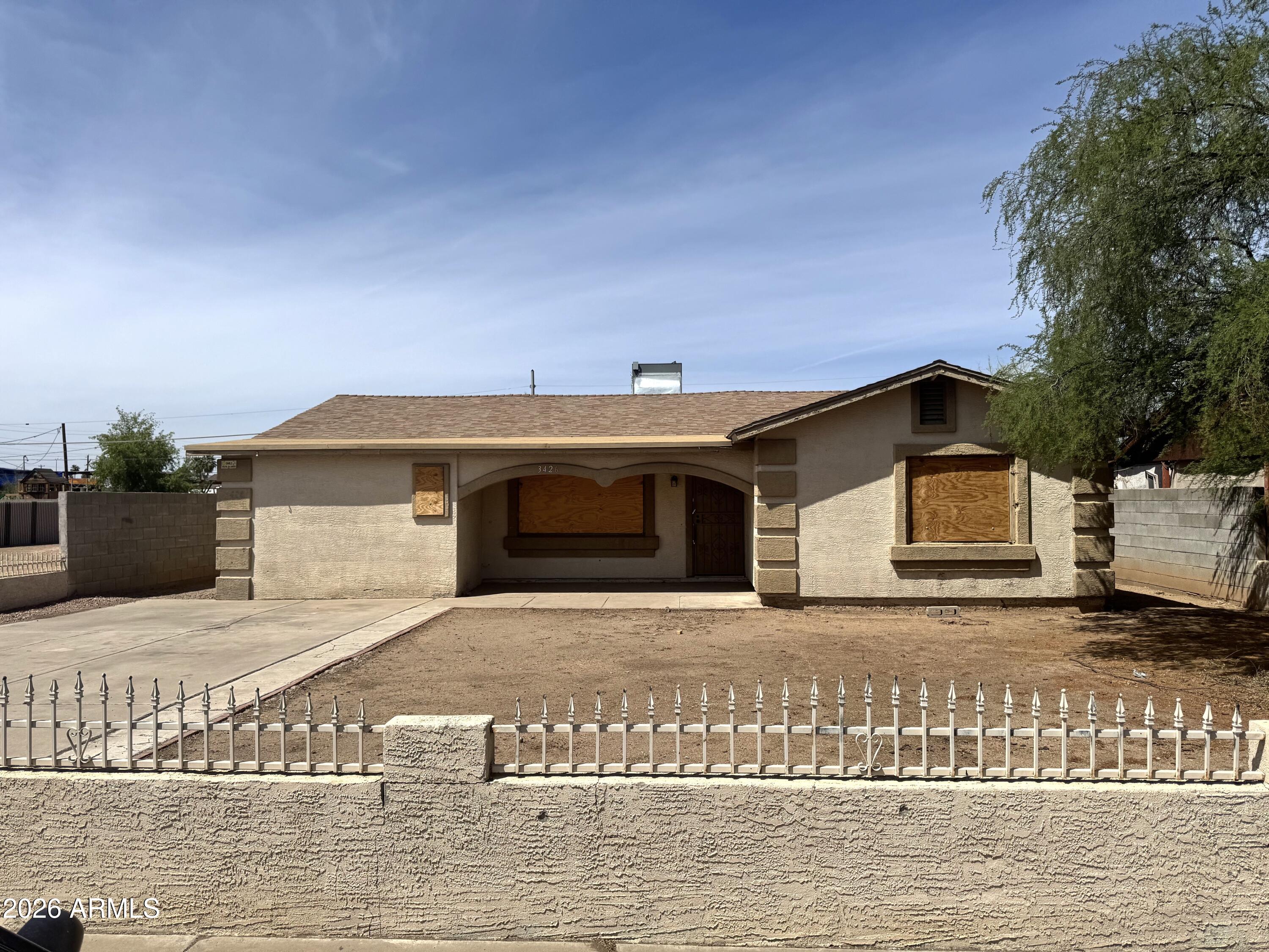 3426 W PALM Lane