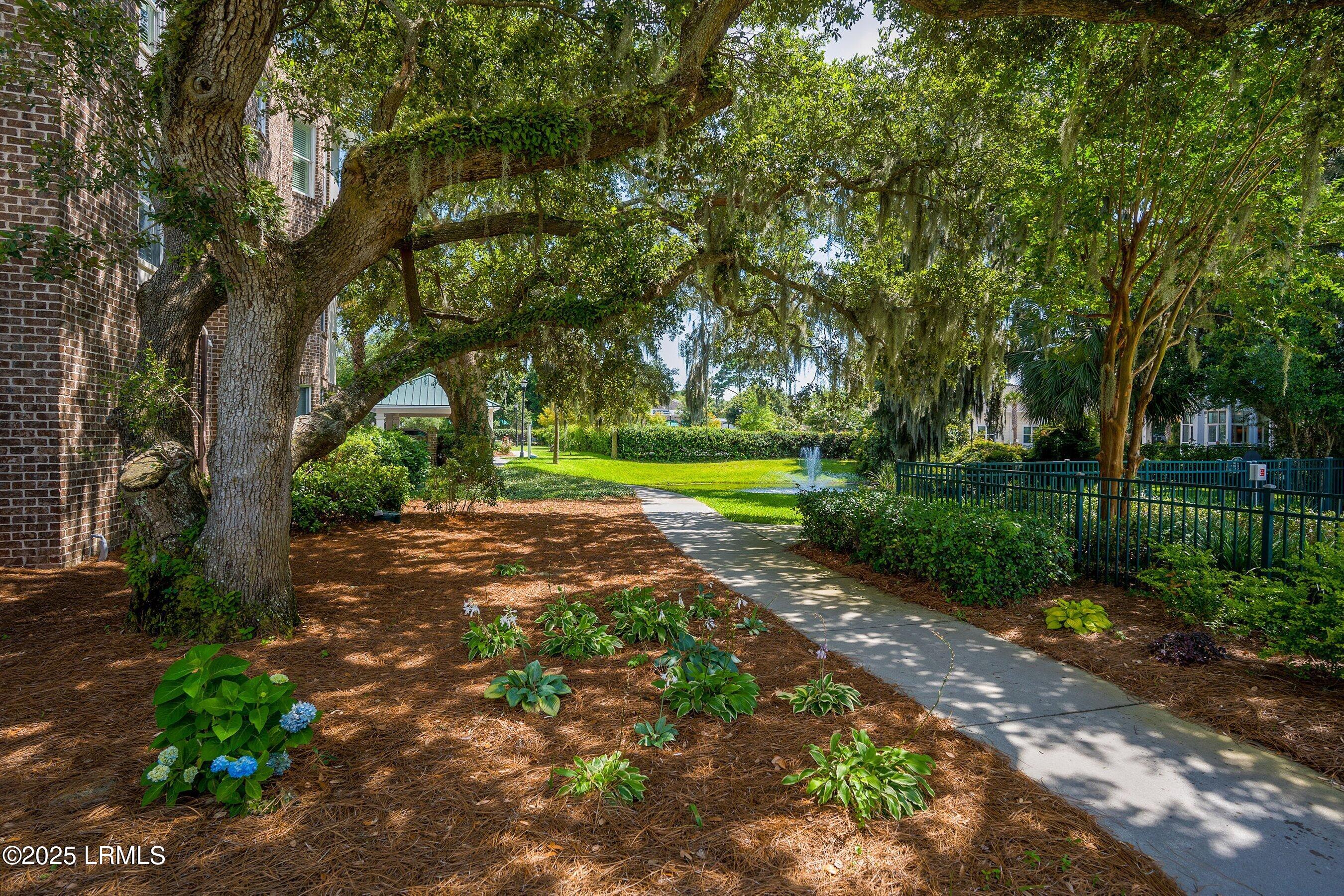15 Sunset Boulevard, 1204