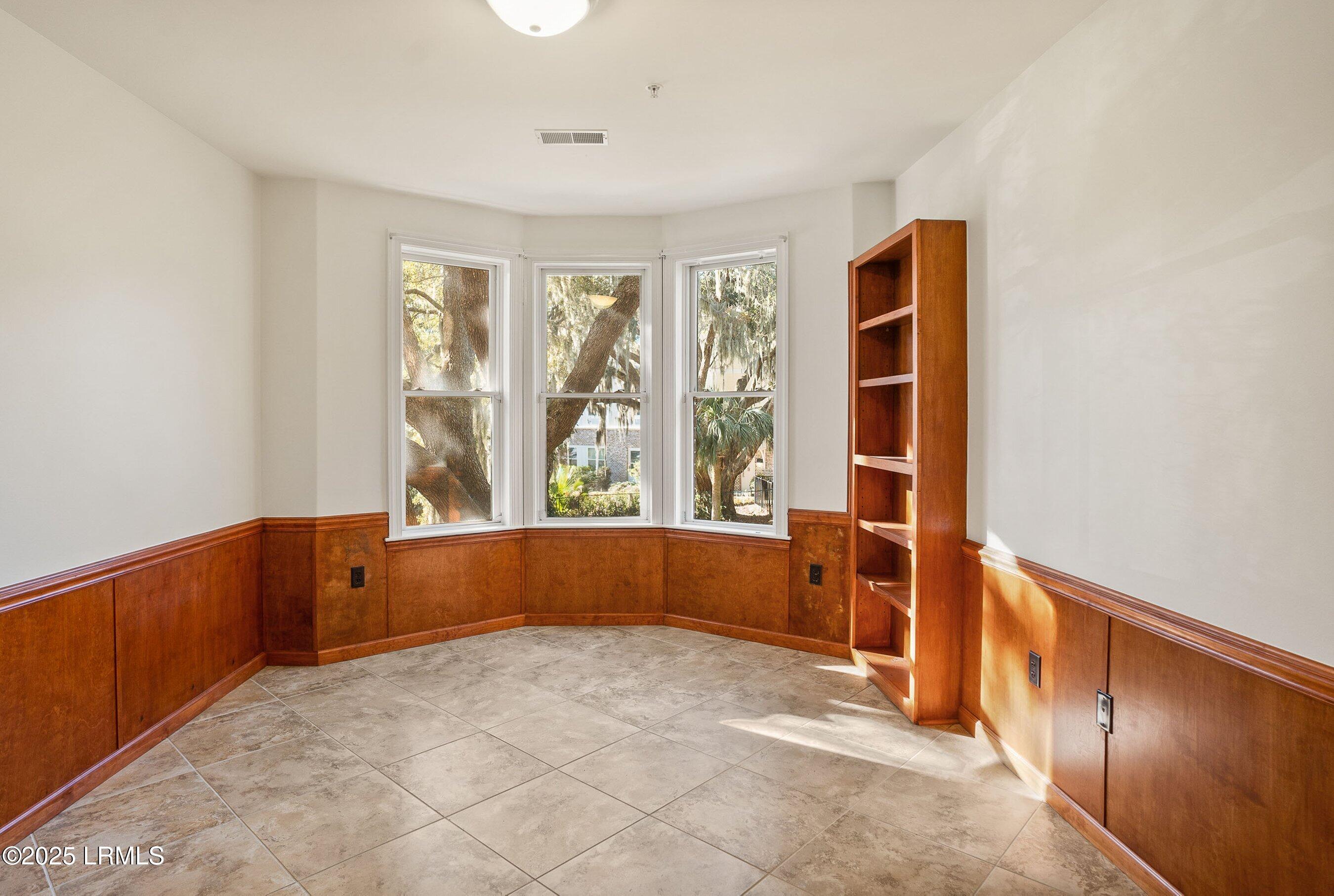 15 Sunset Boulevard, 1204