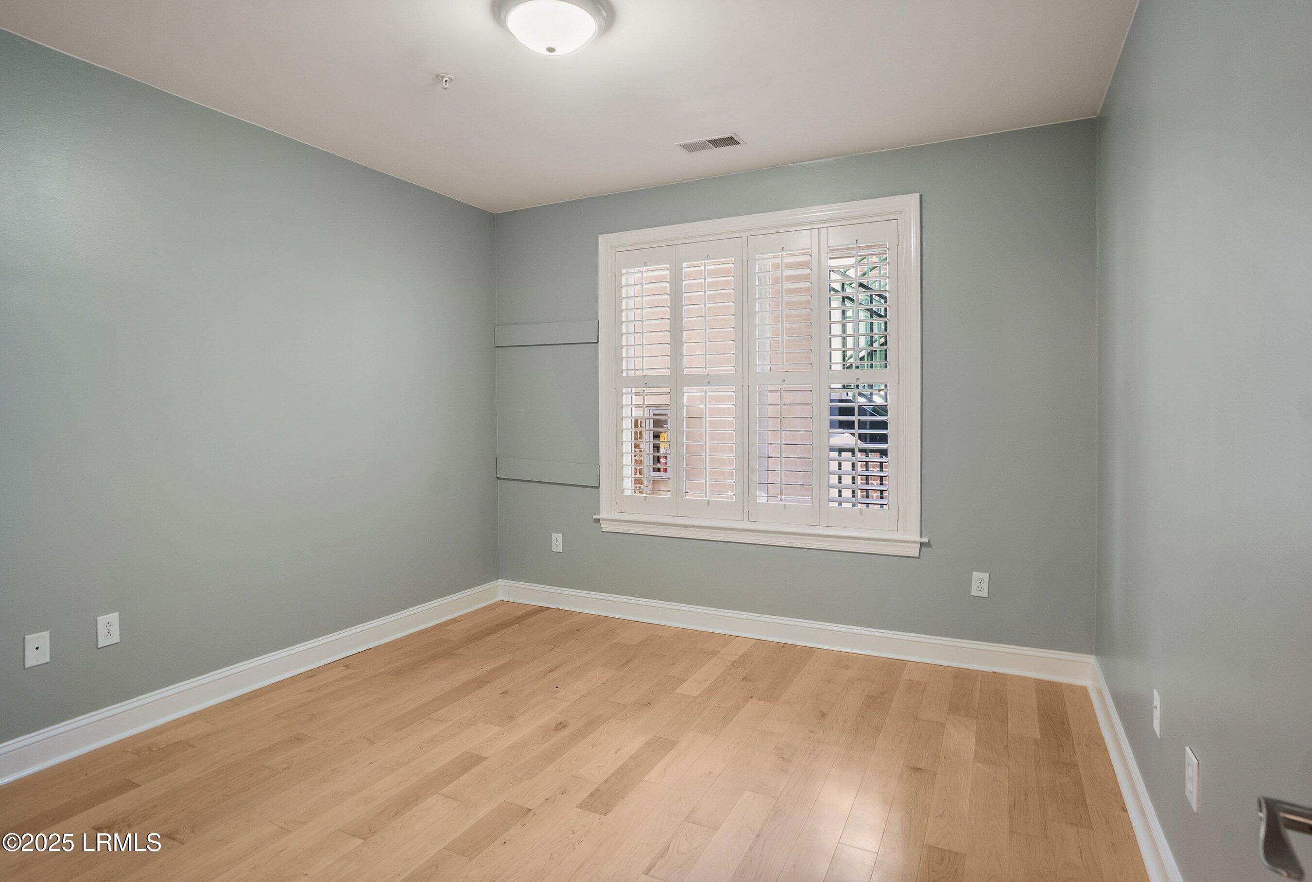 15 Sunset Boulevard, 1204