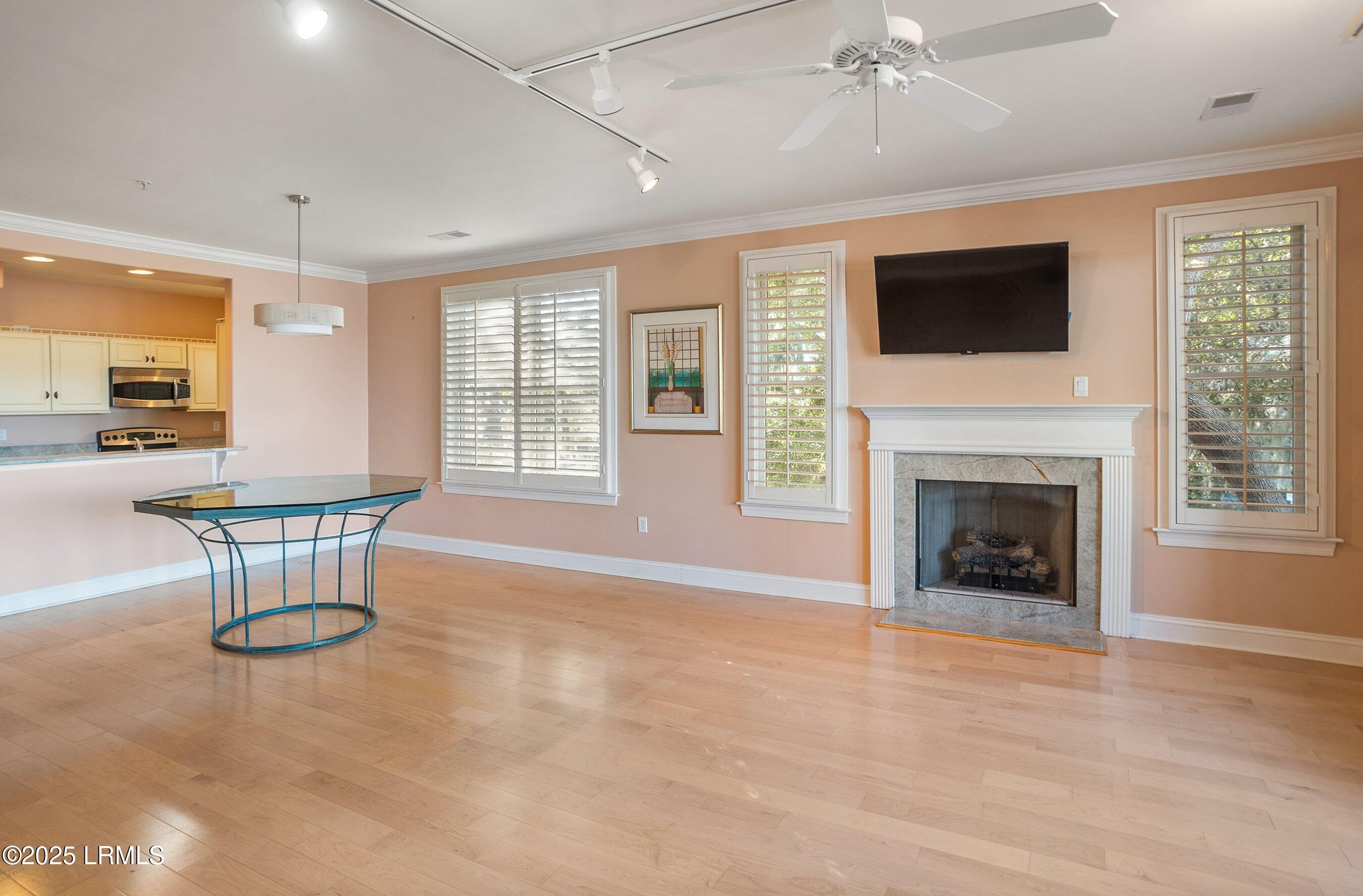 15 Sunset Boulevard, 1204