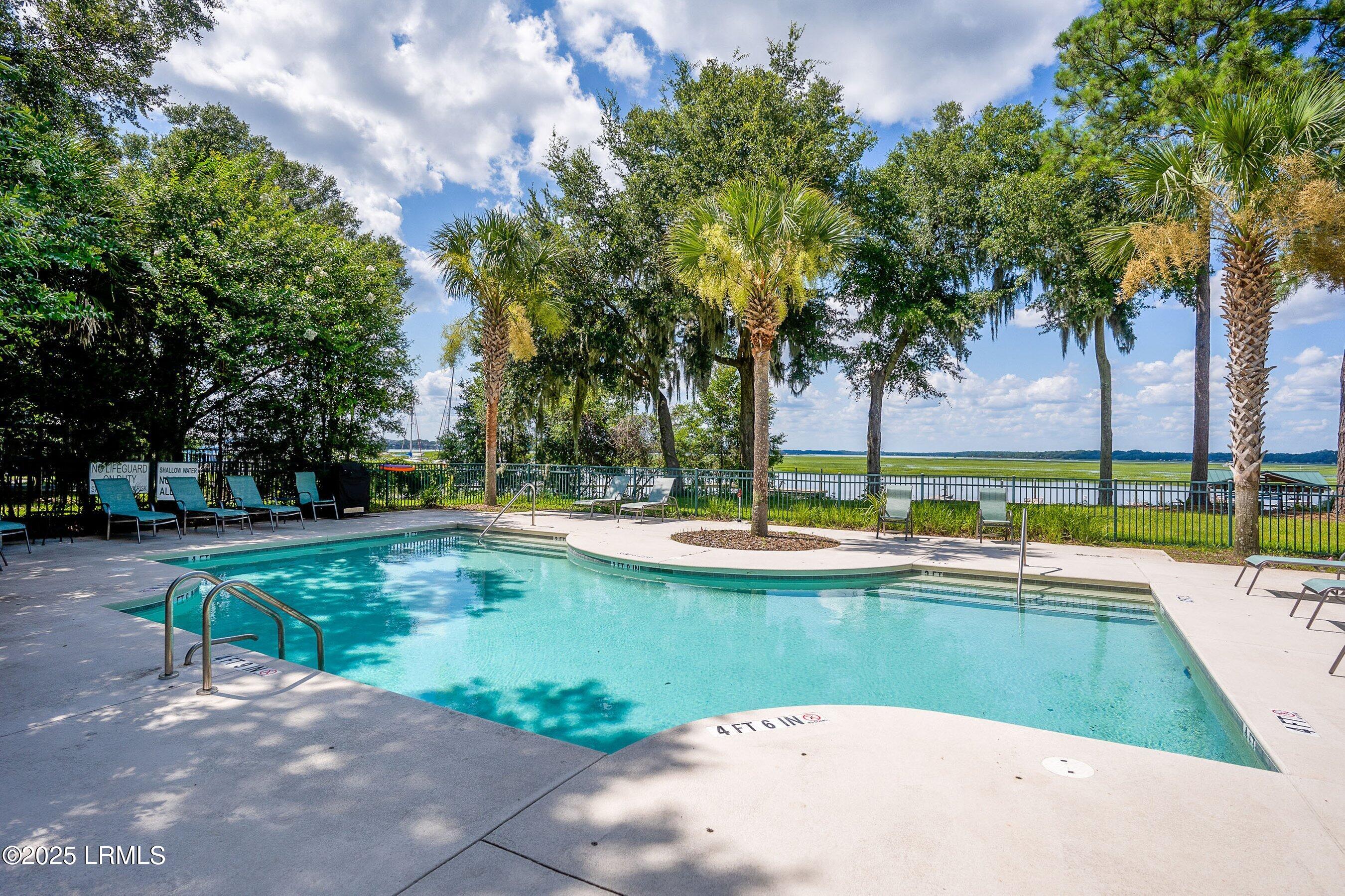 15 Sunset Boulevard, 1204