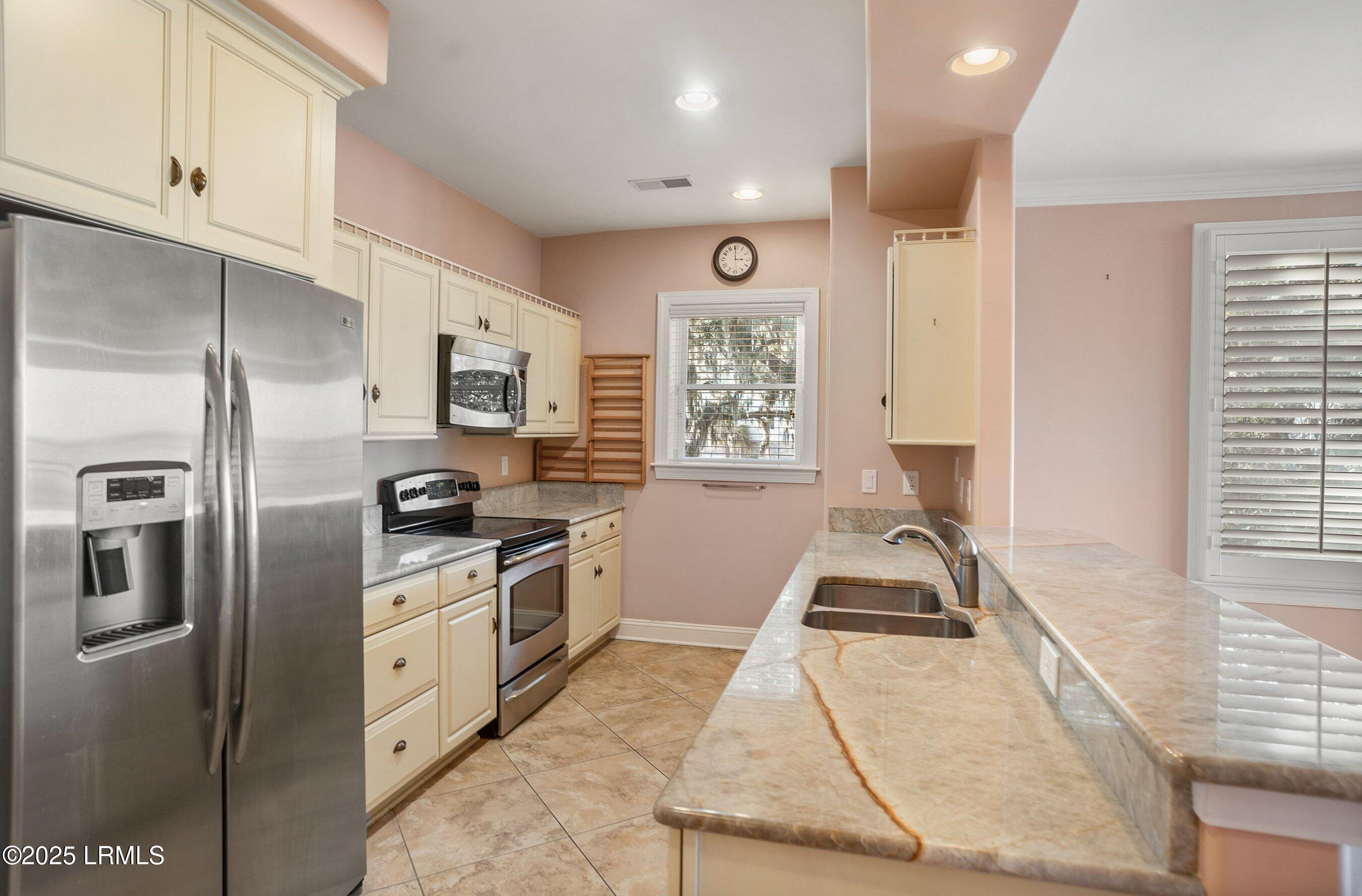 15 Sunset Boulevard, 1204