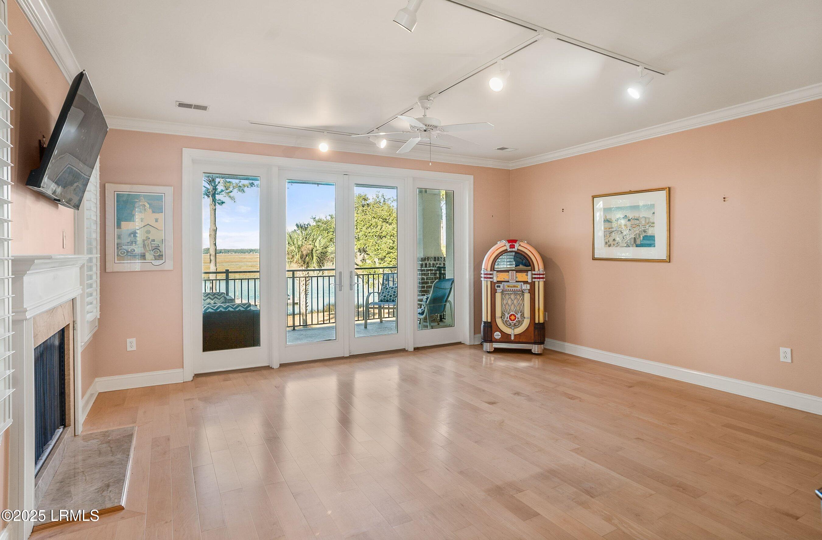 15 Sunset Boulevard, 1204