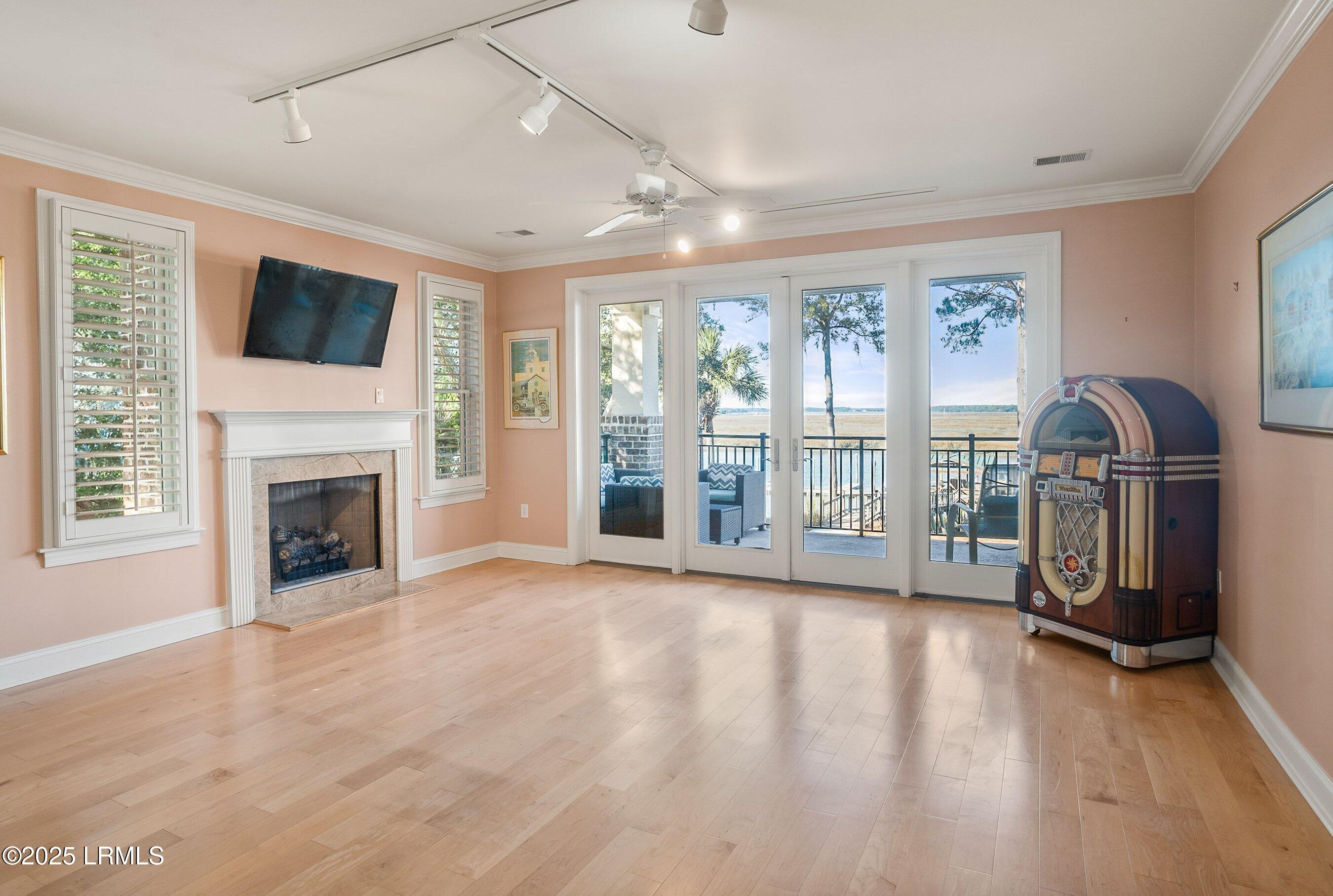 15 Sunset Boulevard, 1204