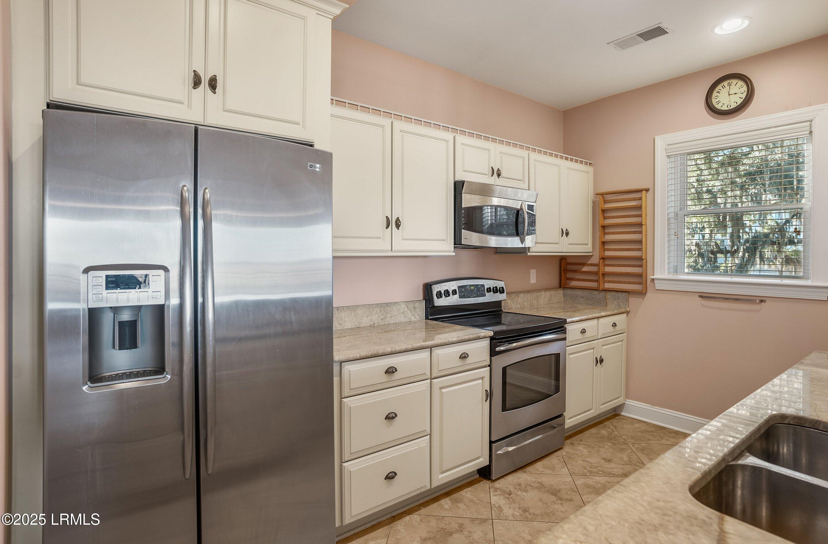 15 Sunset Boulevard, 1204