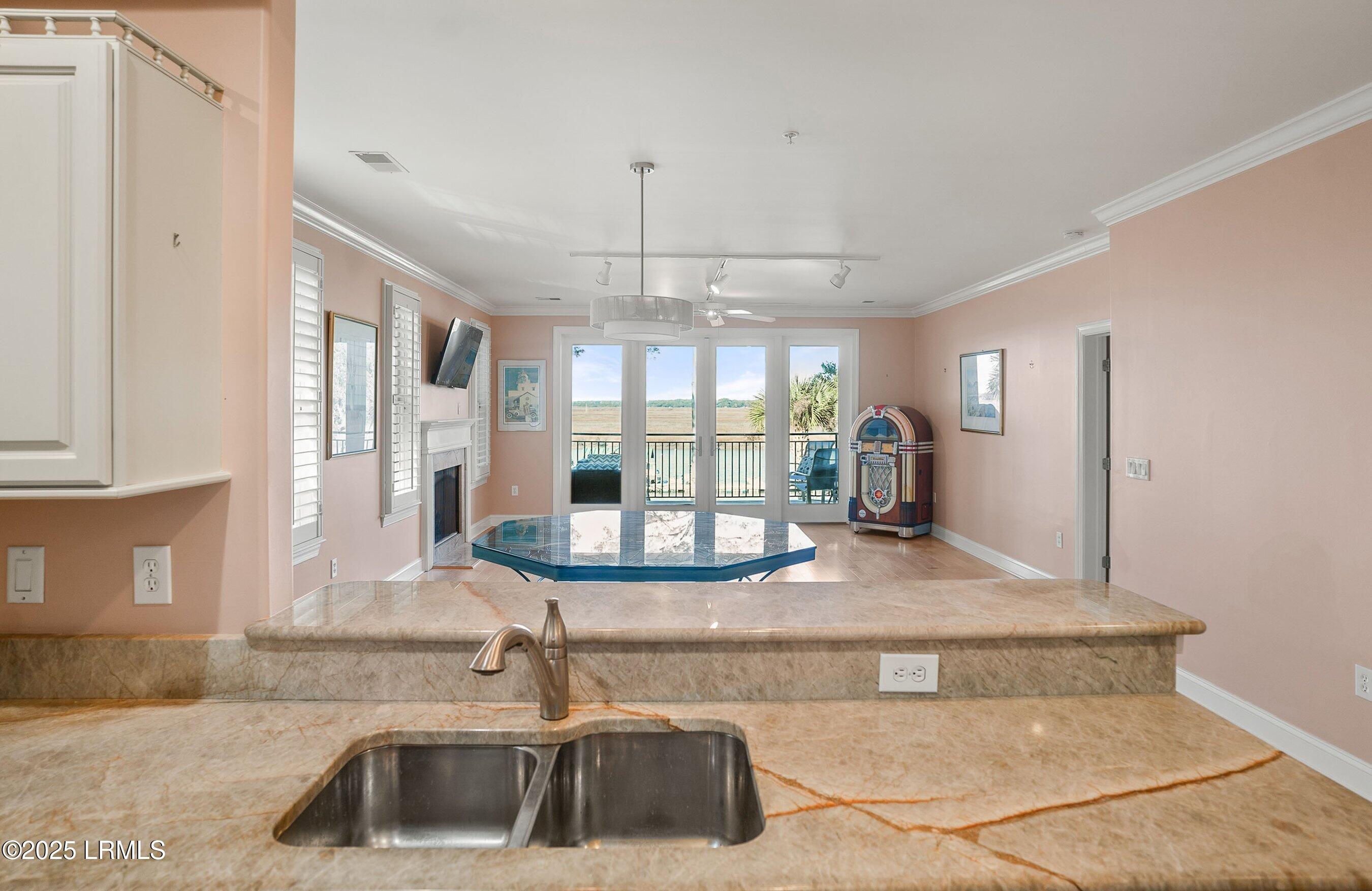 15 Sunset Boulevard, 1204