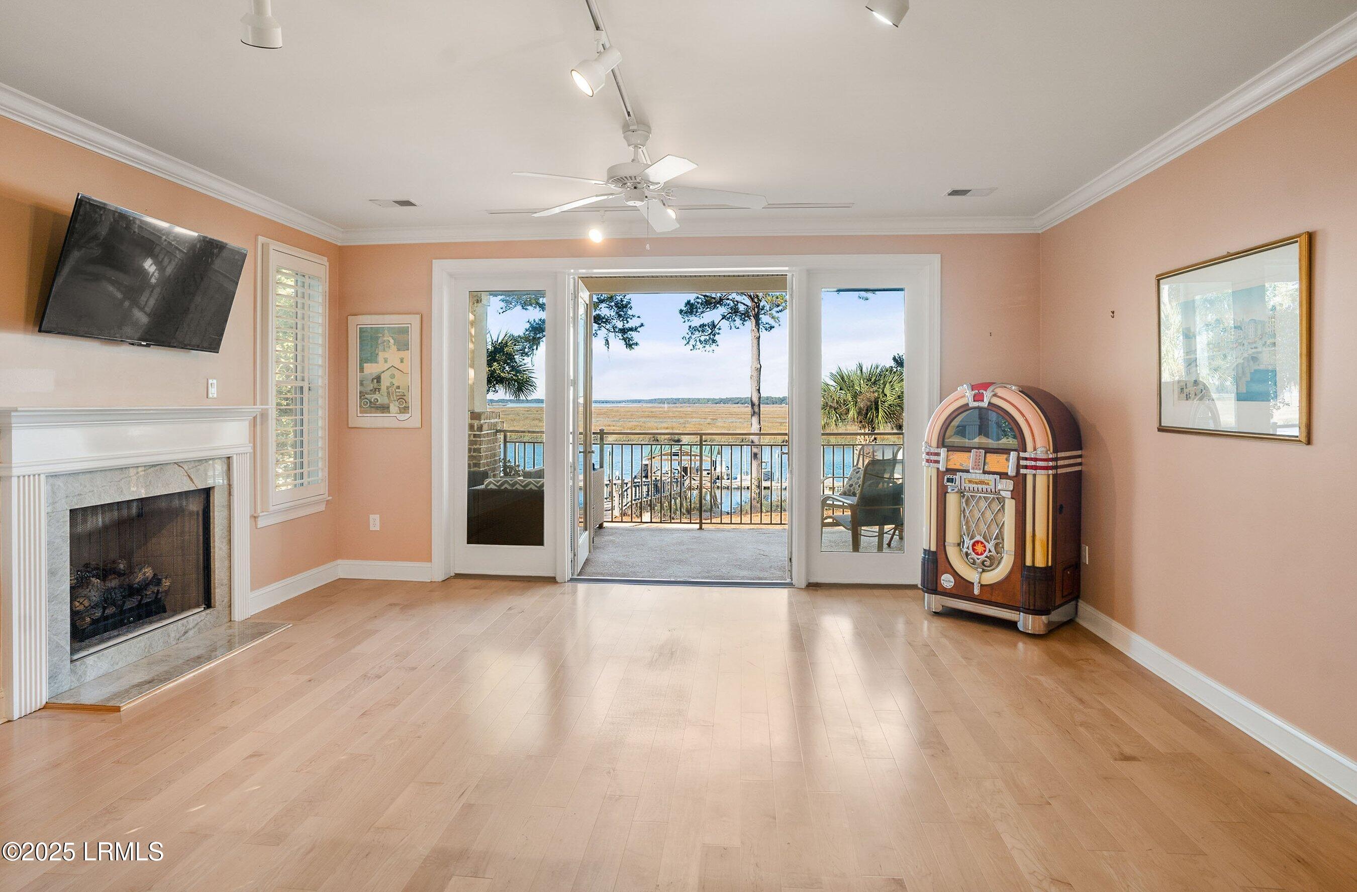 15 Sunset Boulevard, 1204