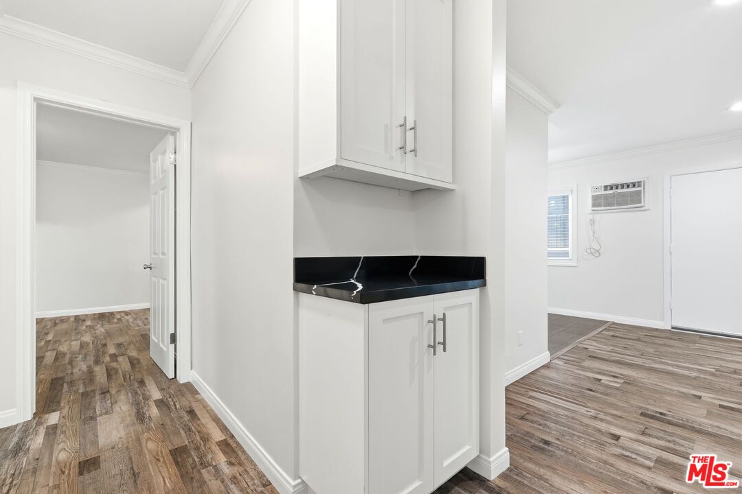 1939 Selby Ave Unit: 2