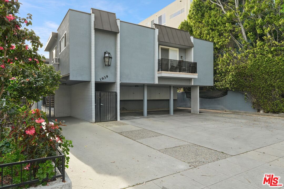 1939 Selby Ave Unit: 2