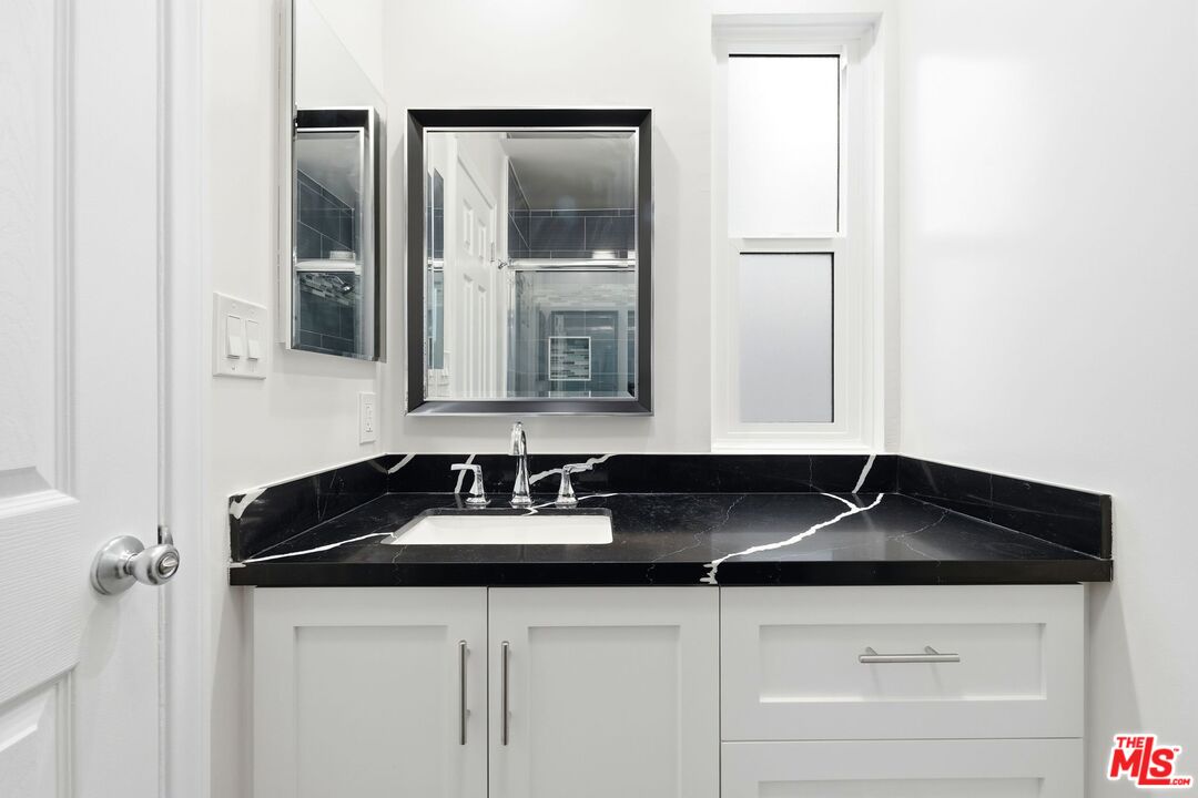 1939 Selby Ave Unit: 2