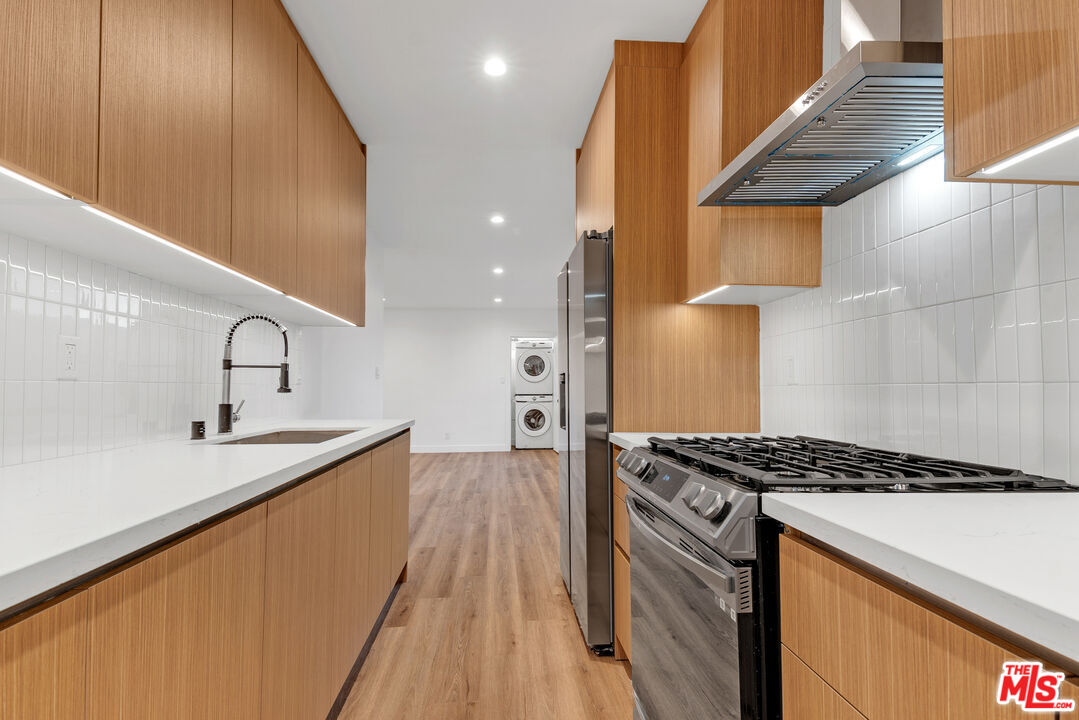 950 Havenhurst Dr Unit: 6