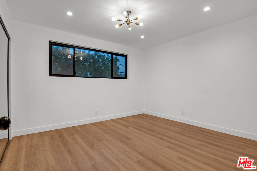 950 Havenhurst Dr Unit: 6