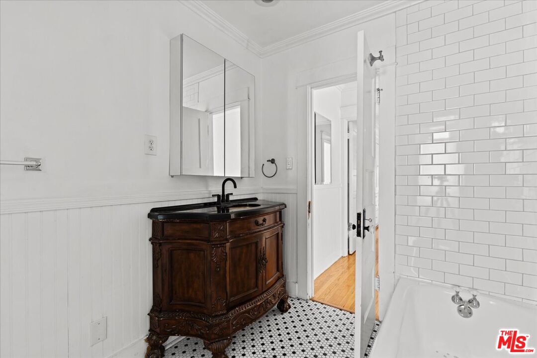 1018 Havenhurst Dr Unit: 1020