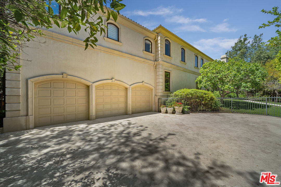 1700 Green Acres Dr