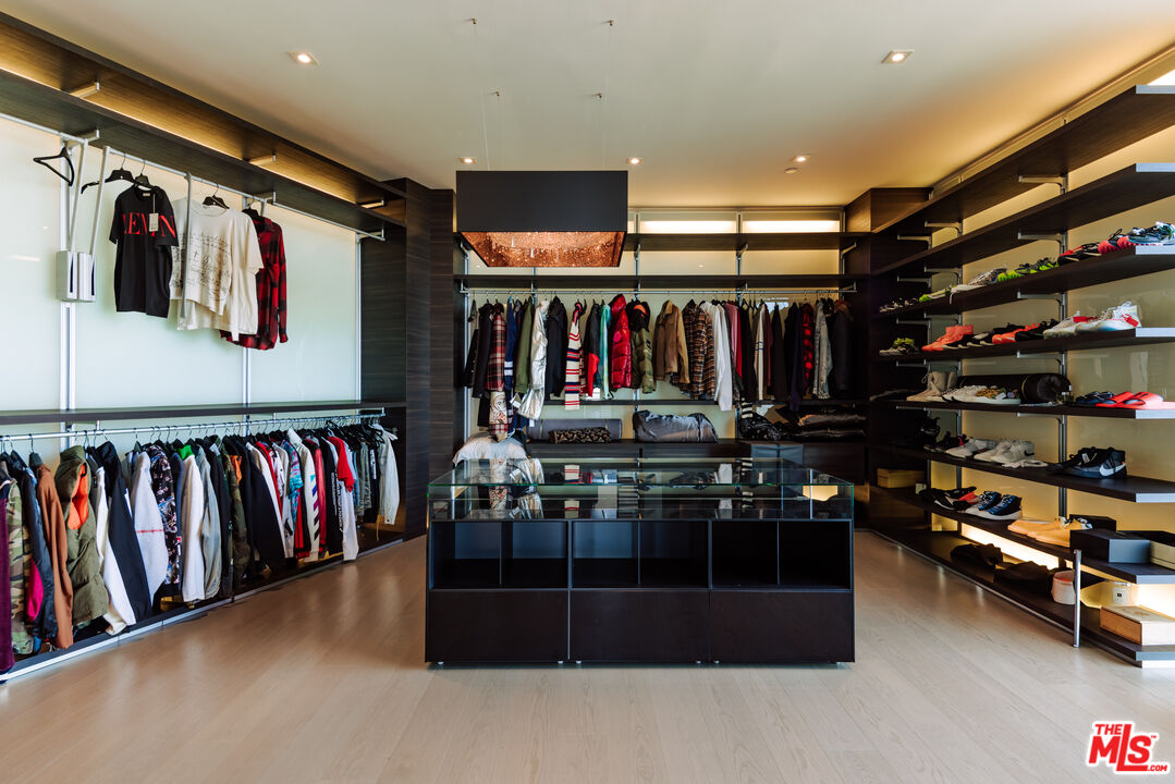 9199 Thrasher Ave