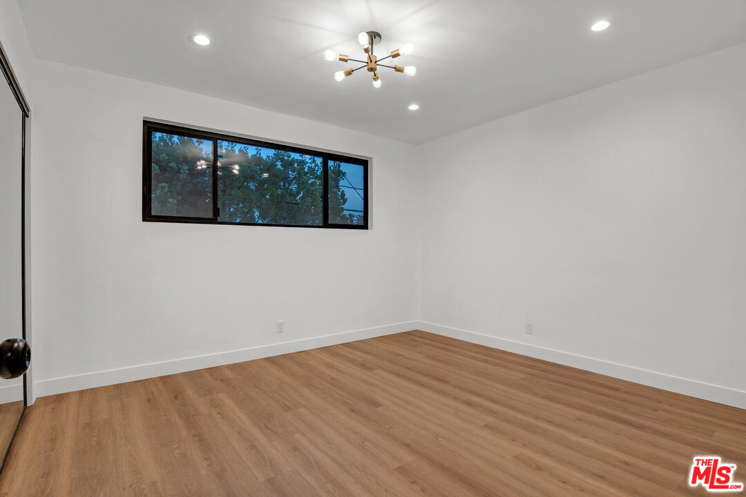 950 Havenhurst Dr Unit: 6