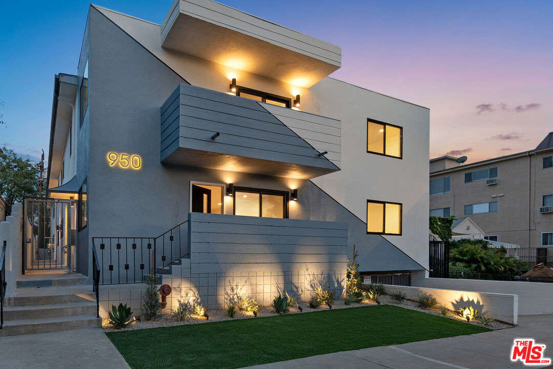 950 Havenhurst Dr Unit: 6
