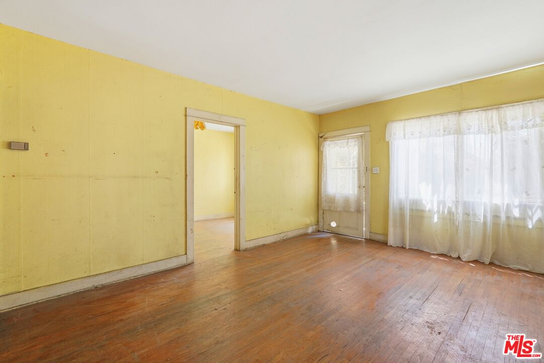 1410 N Serrano Ave